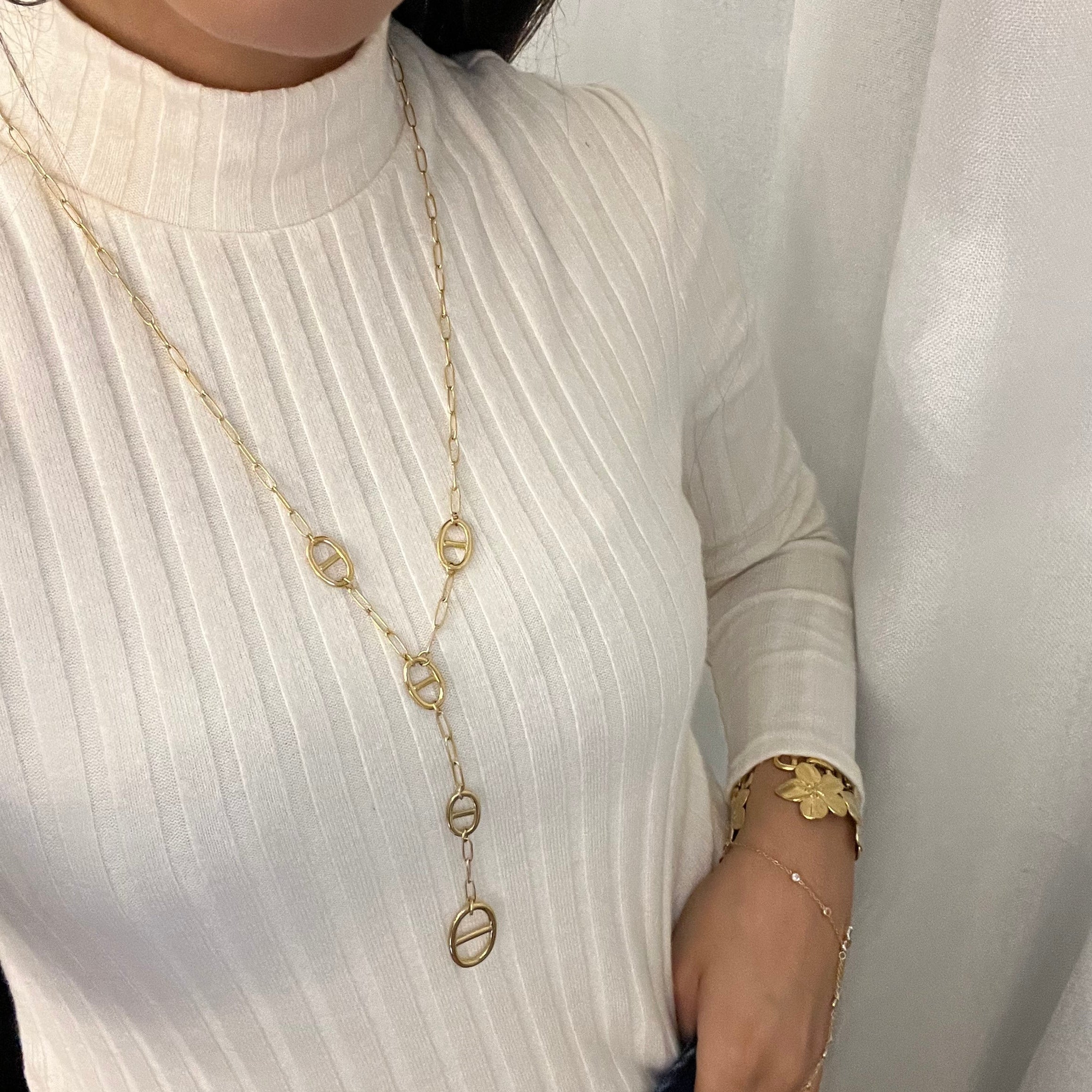 Pourquoi le sautoir est LE bijou incontournable du moment