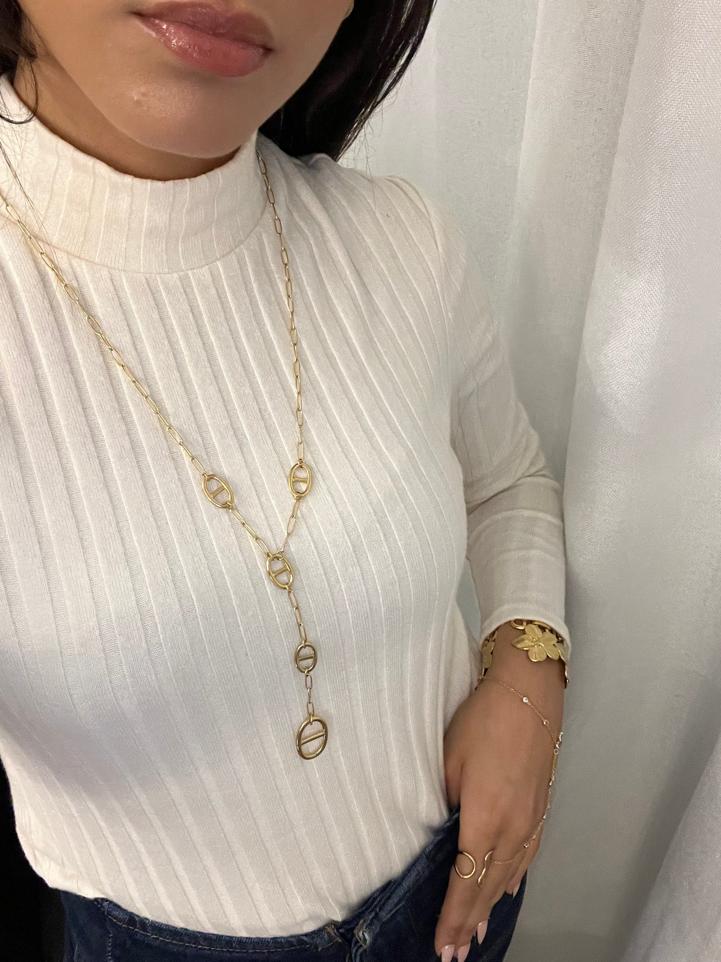 Pourquoi le sautoir est LE bijou incontournable du moment