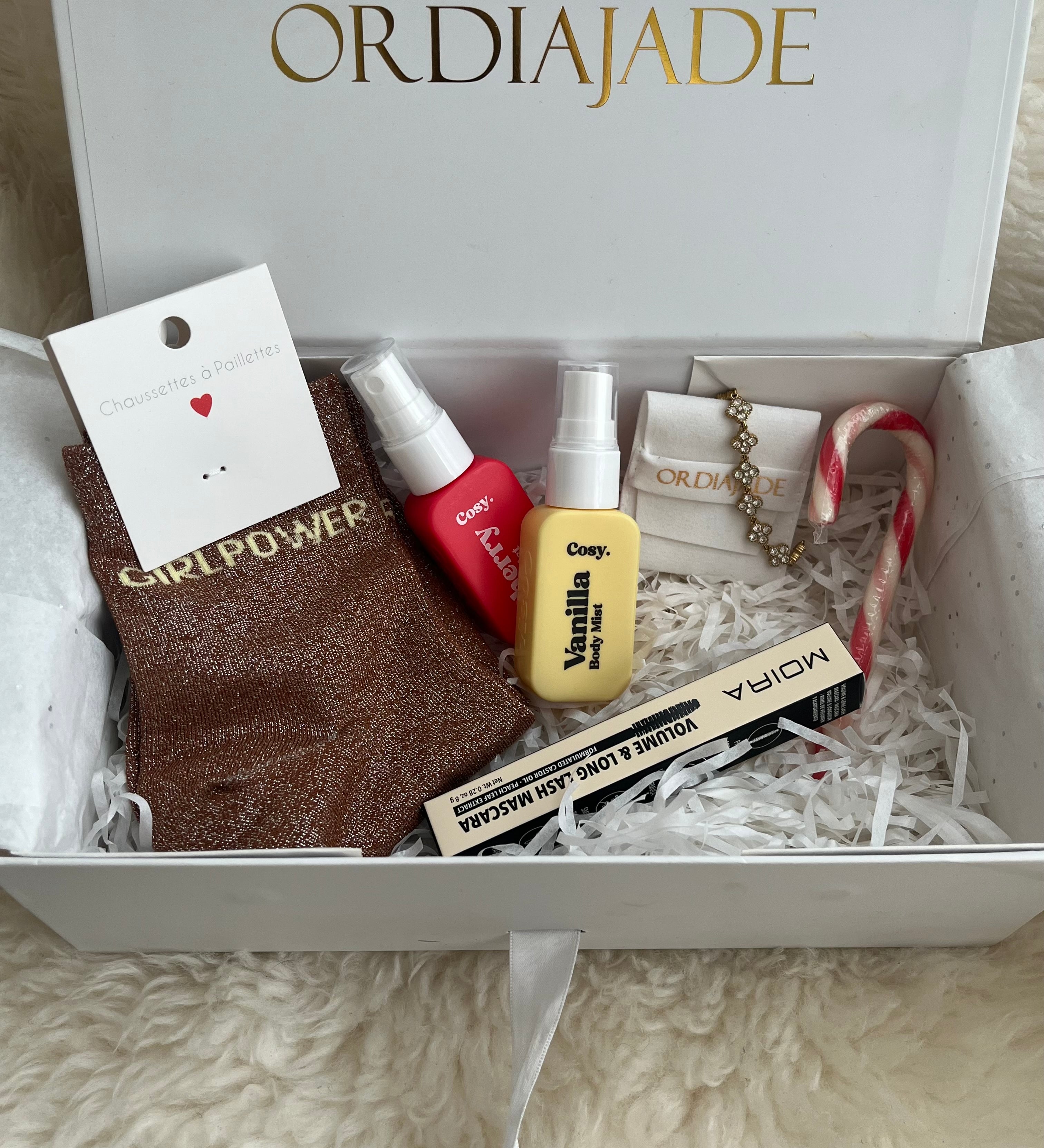 Boxe Noel girly  , Bijoux , Parfum , Mascara , sucre d’orge 