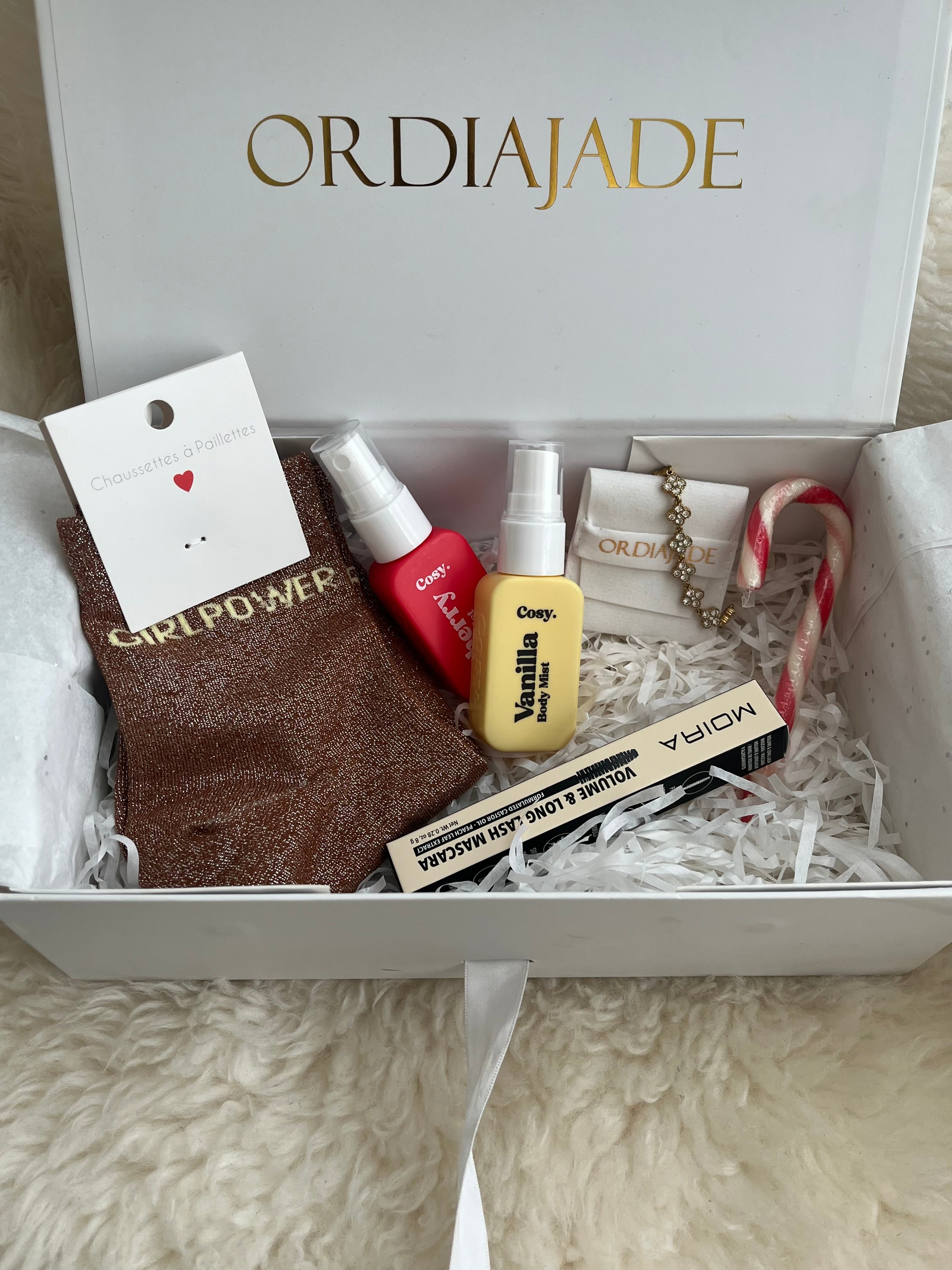 Boxe Noel girly  , Bijoux , Parfum , Mascara , sucre d’orge 