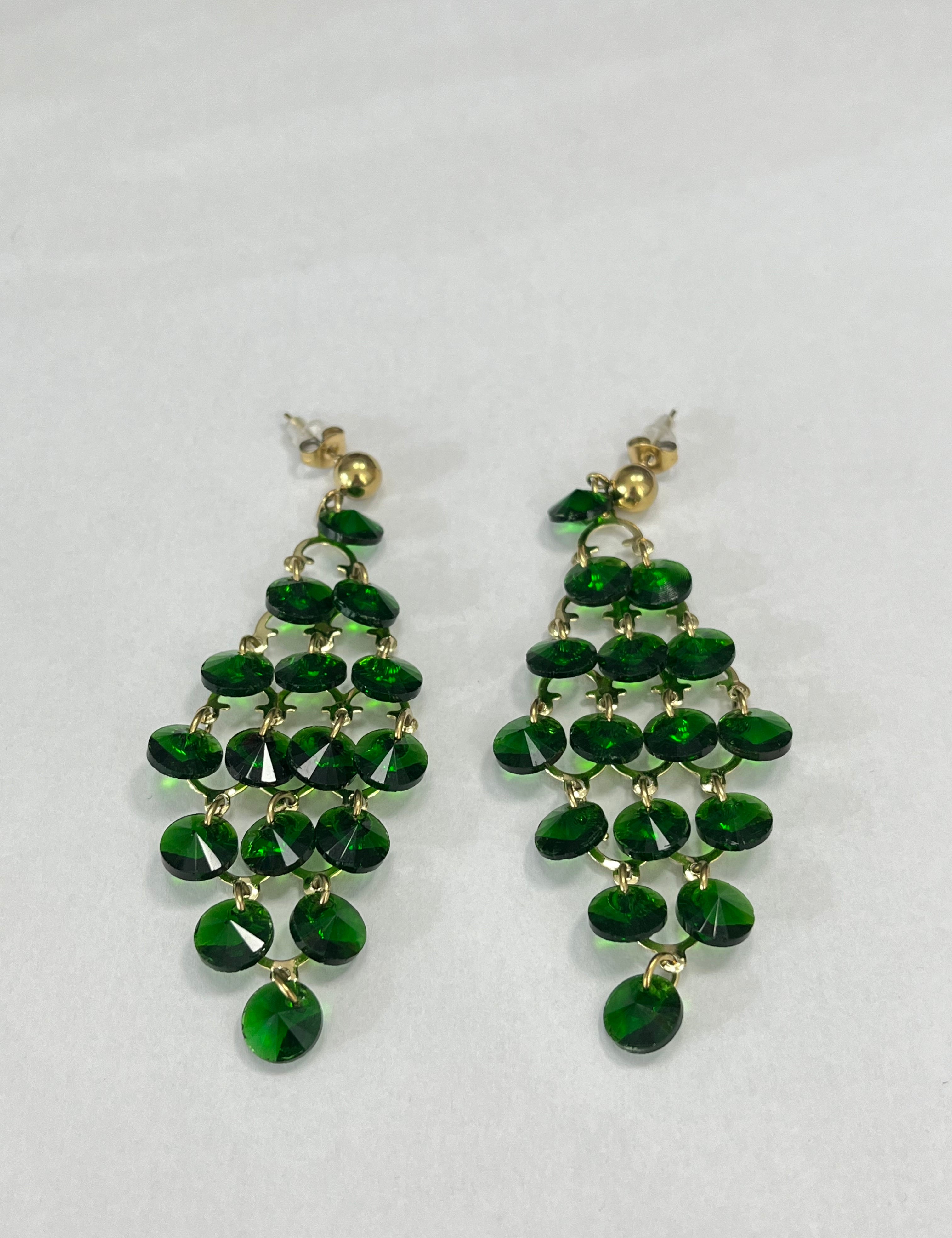 Paire de boucles Candy en perles vertes, sur fond gris - Ordiajade