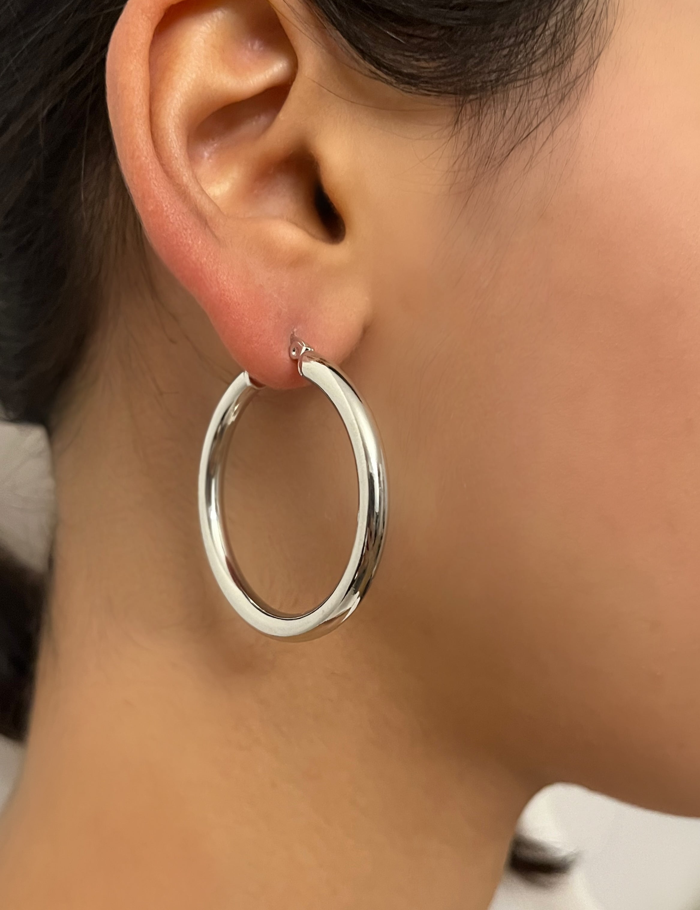 Boucle d’oreille Anella argente en acier inoxydable 316L Ordiajade, résistant à l’eau et hypoallergénique