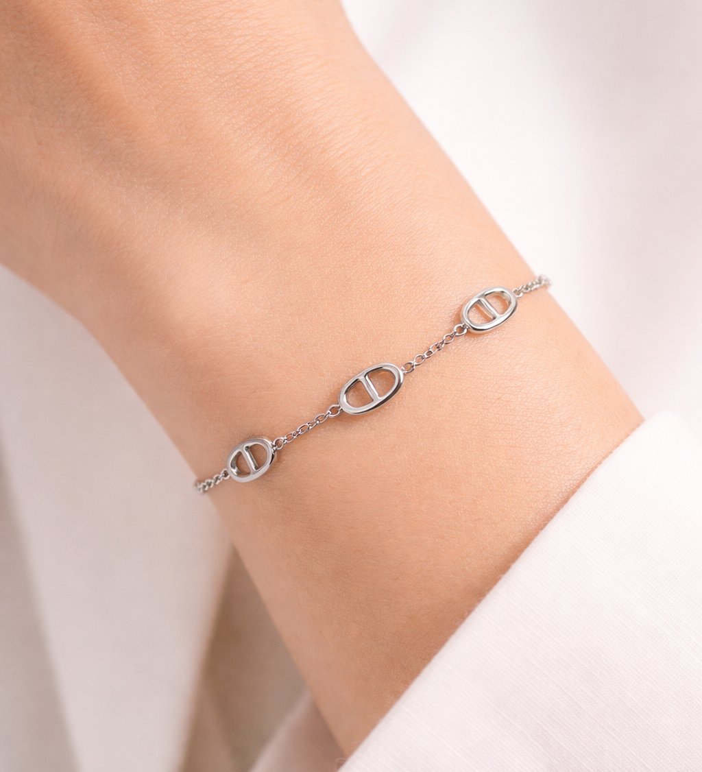 Bracelet Sunlight porté au poignet femme