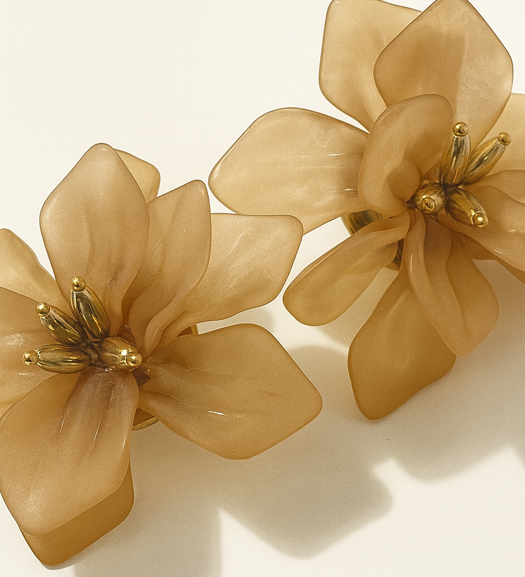 Boucle d’oreille  Flowers  beige  doré en acier inoxydable 316L résistant à l’eau