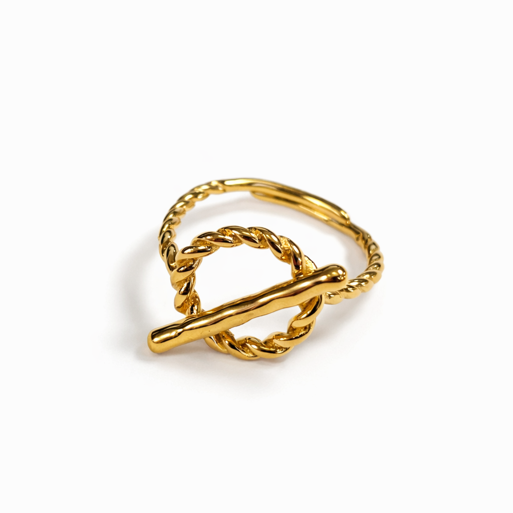 Bague Talis dorée réglable en acier inoxydable Ordiajade fond blanc