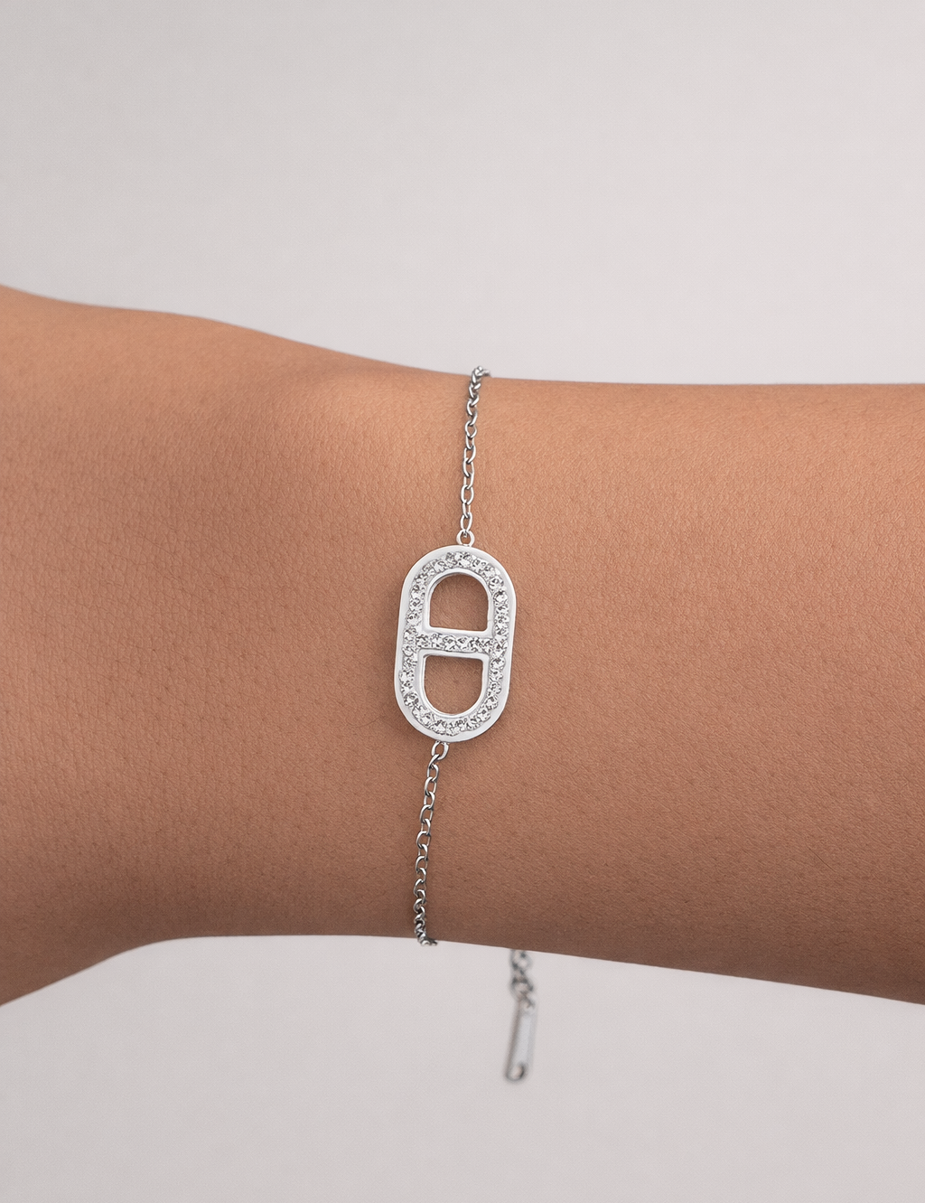 Bracelet Sun porté au poignet bracelet fin femme