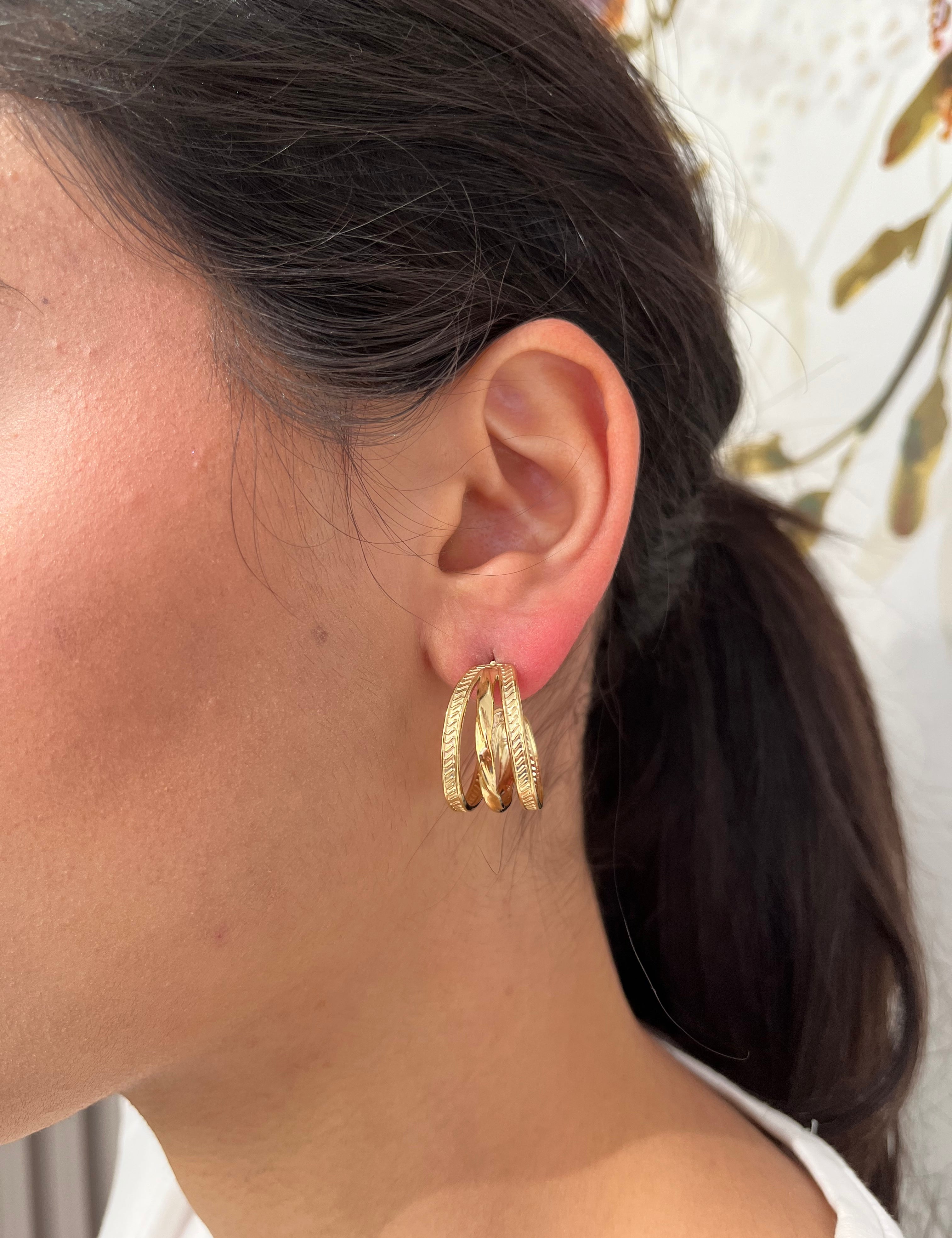Boucles Success, créoles dorées à trois anneaux fins portées à l'oreille - Ordiajade
