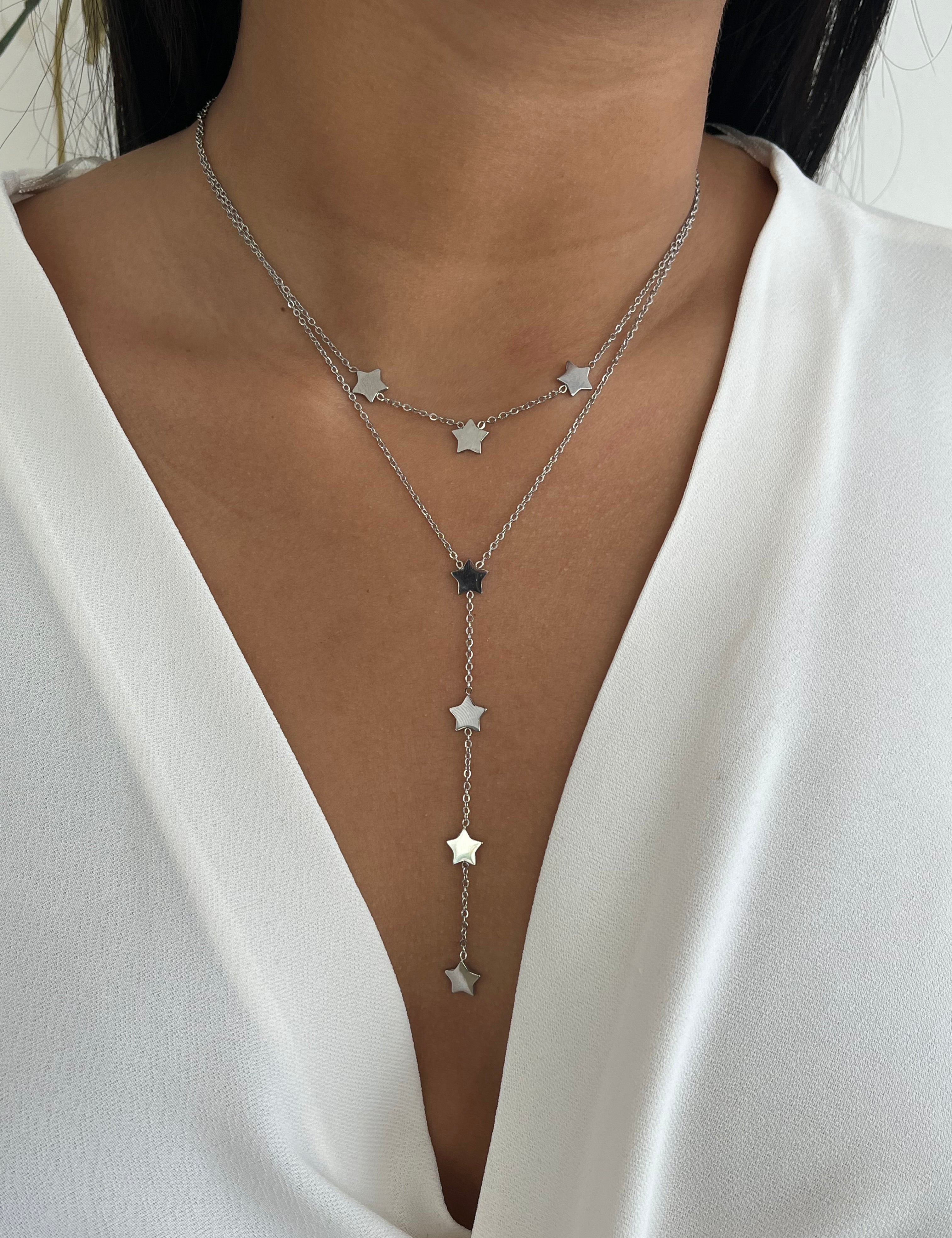 Collier Double Star argenté à double rang d'étoiles dont un en Y, porté au cou - Ordiajade