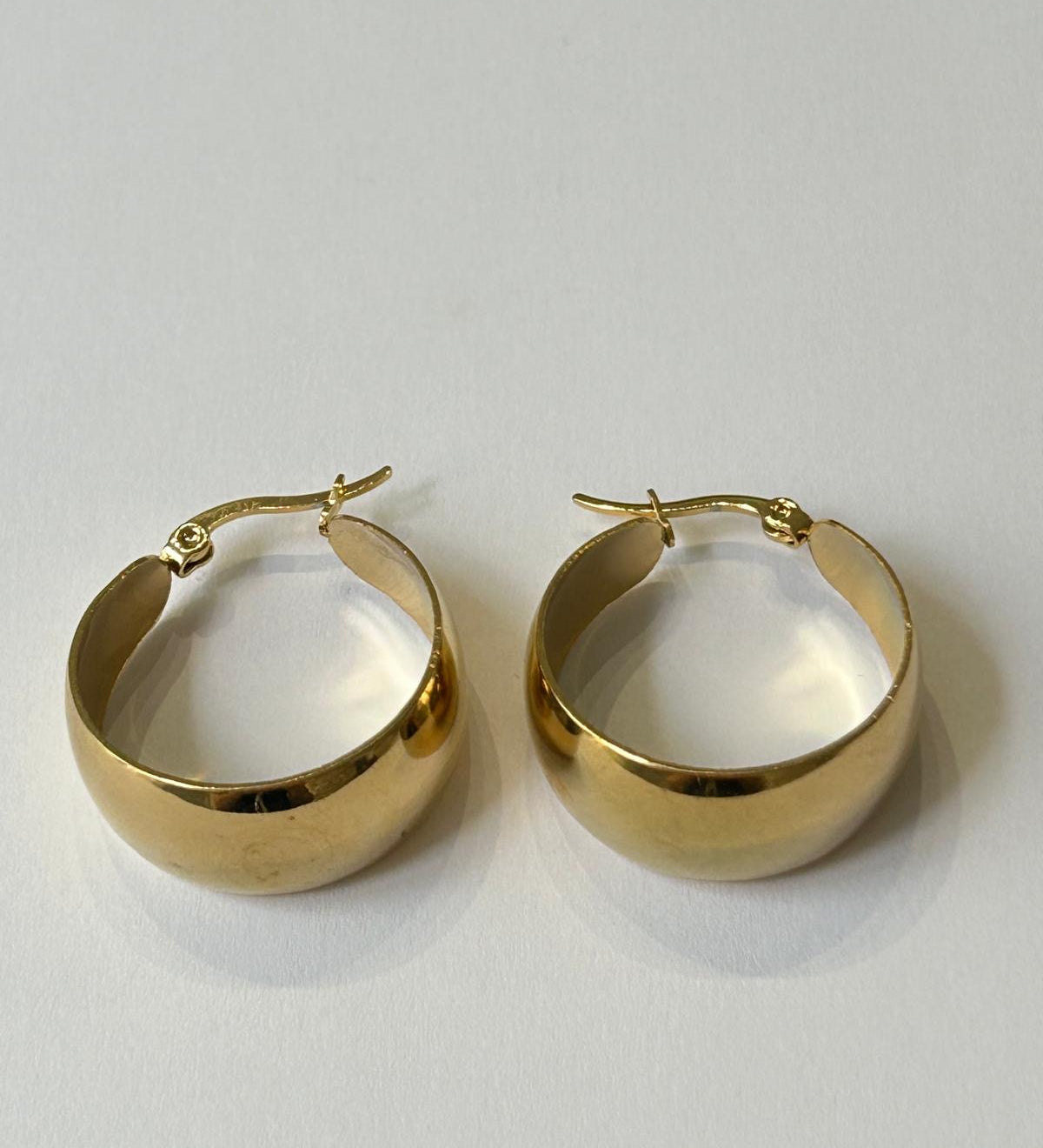 Boucle d’oreille Baby Edwina doré en acier inoxydable 316L Ordiajade, résistant à l’eau et hypoallergénique