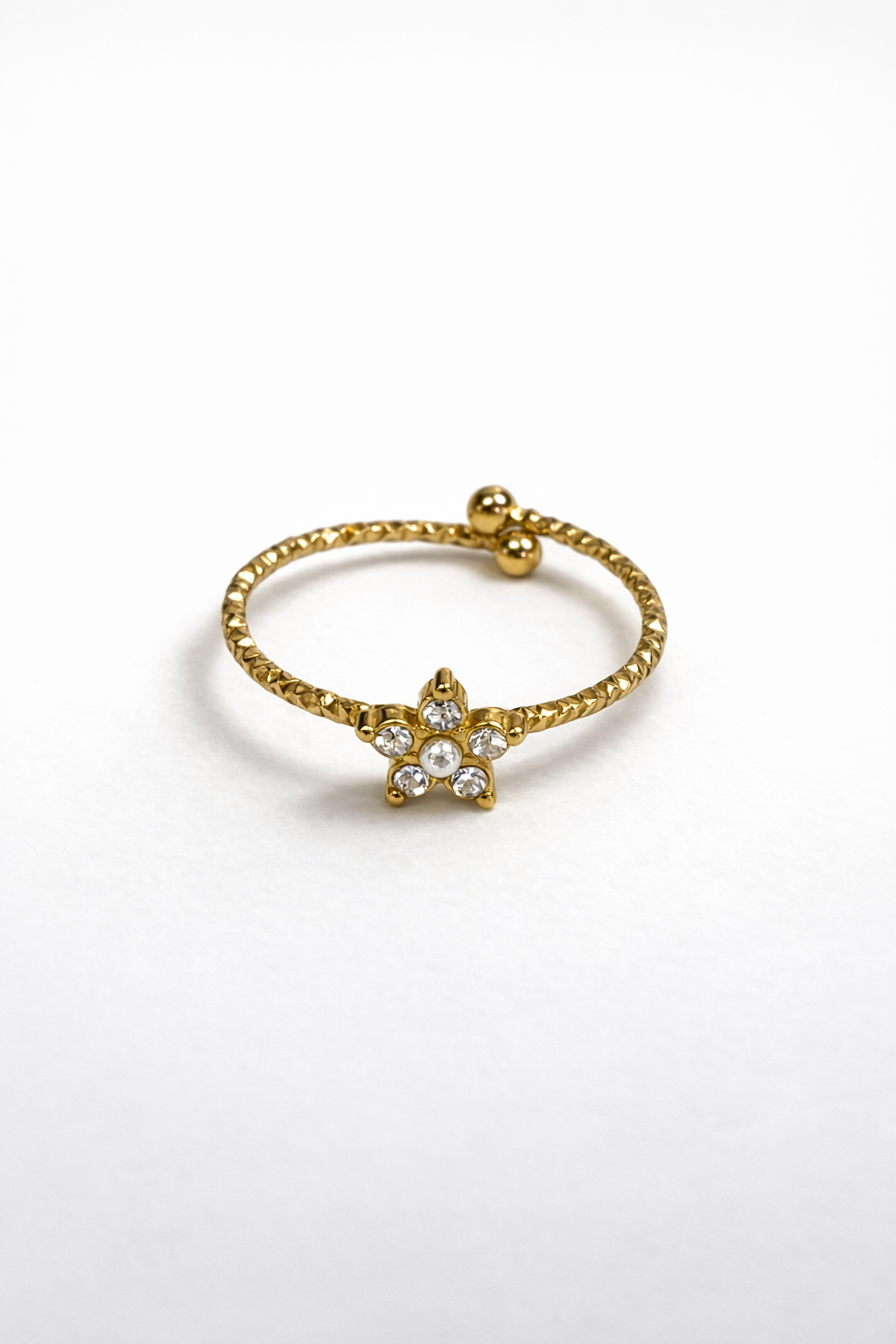 Bague Telia dorée réglable en acier inoxydable Ordiajade fond blanc