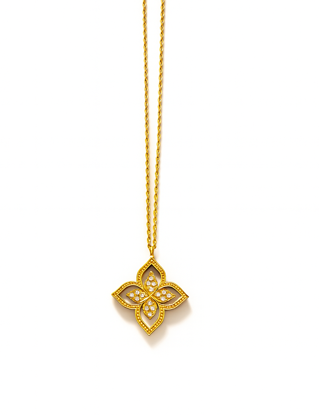 Collier Lewis doré en acier inoxydable, chaîne torsadée et pendentif fleur ajouré, sur fond blanc - Ordiajade