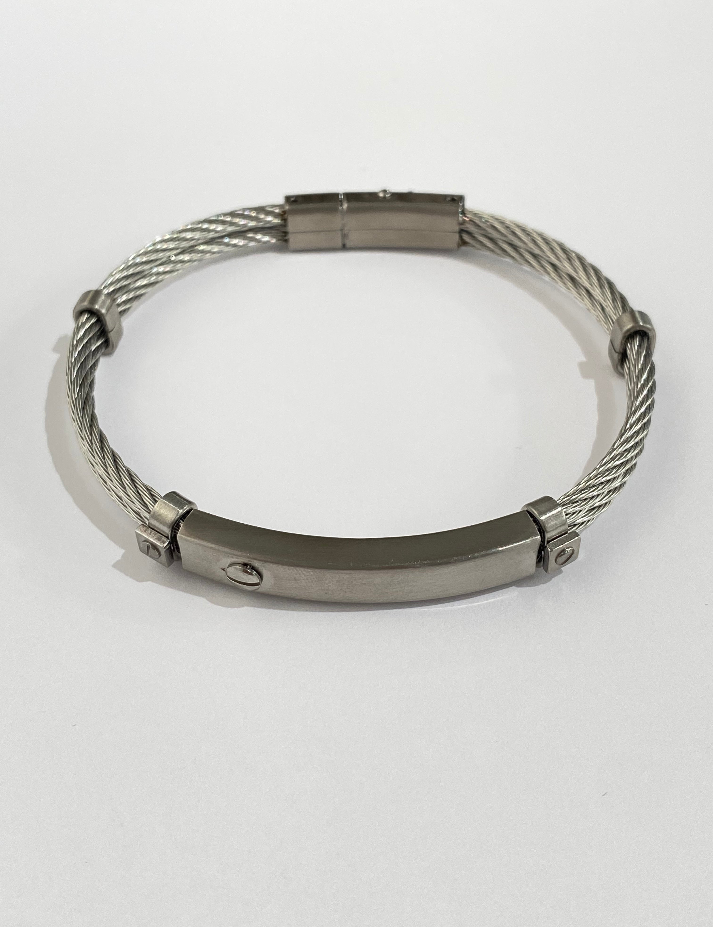 Bracelet homme Call en câble d'acier torsadé à plaque lisse, sur fond blanc - Ordiajade
