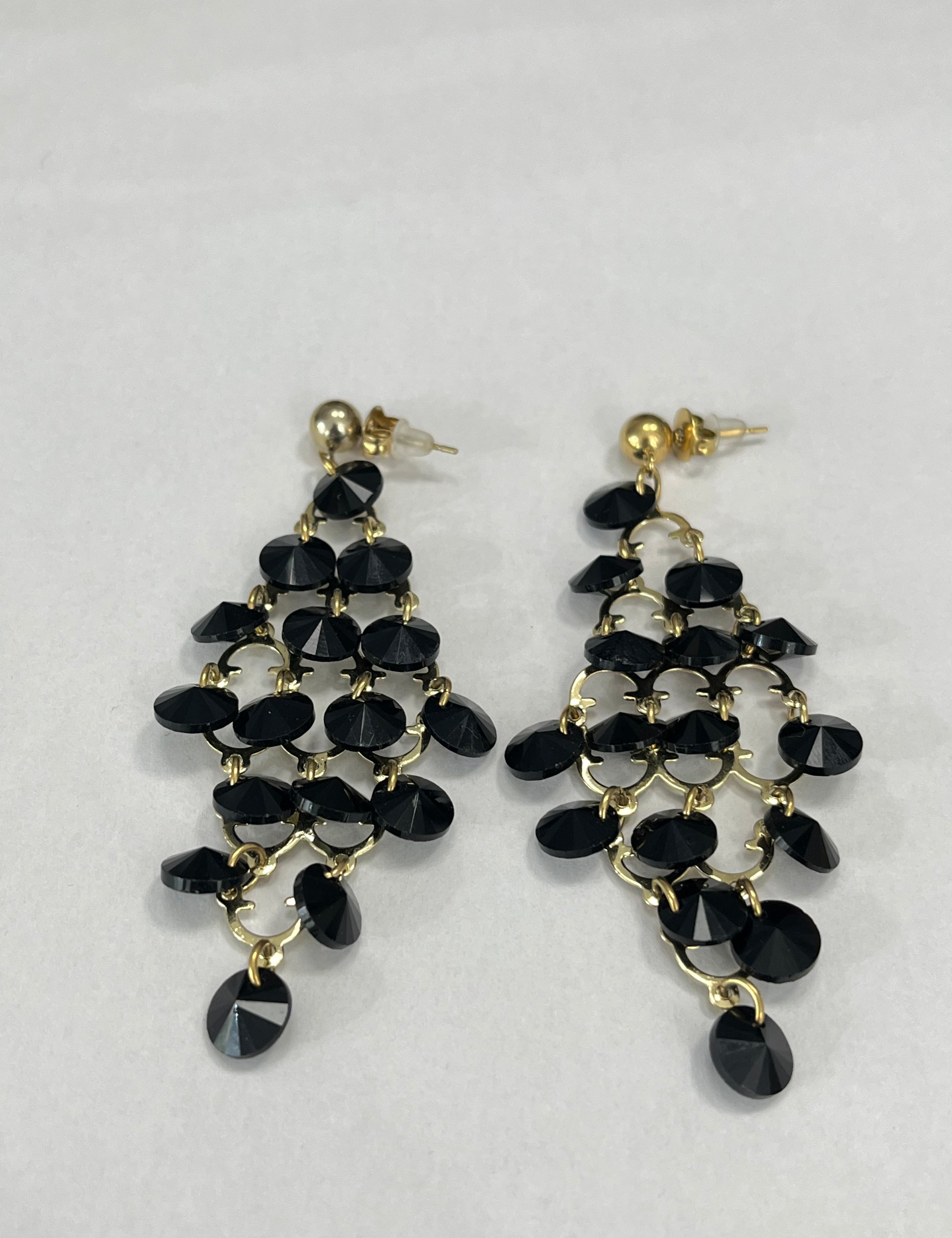 Paire de boucles Candy en perles noires, sur fond gris - Ordiajade