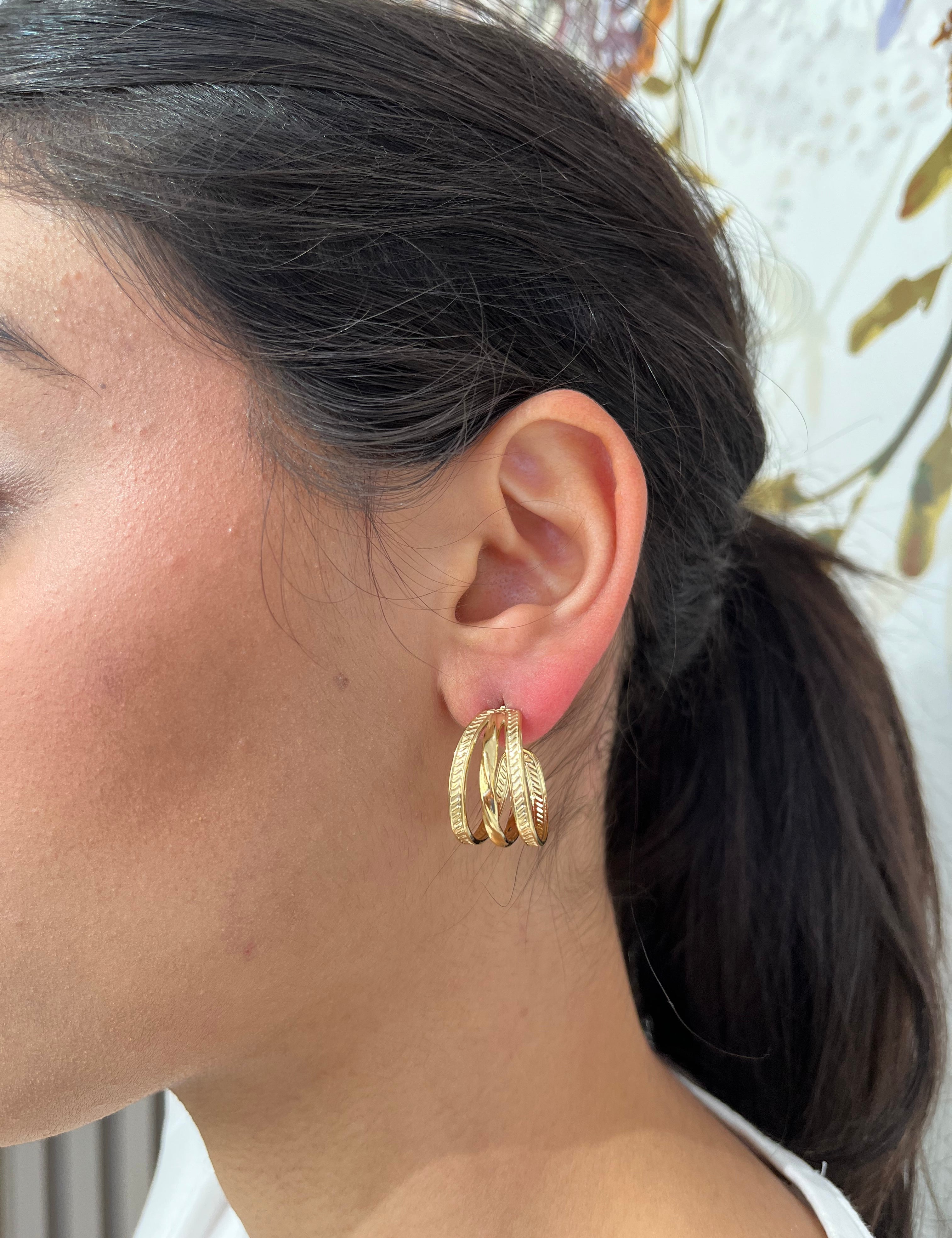 Boucle Success dorée à trois anneaux, vue de trois quarts - Ordiajade