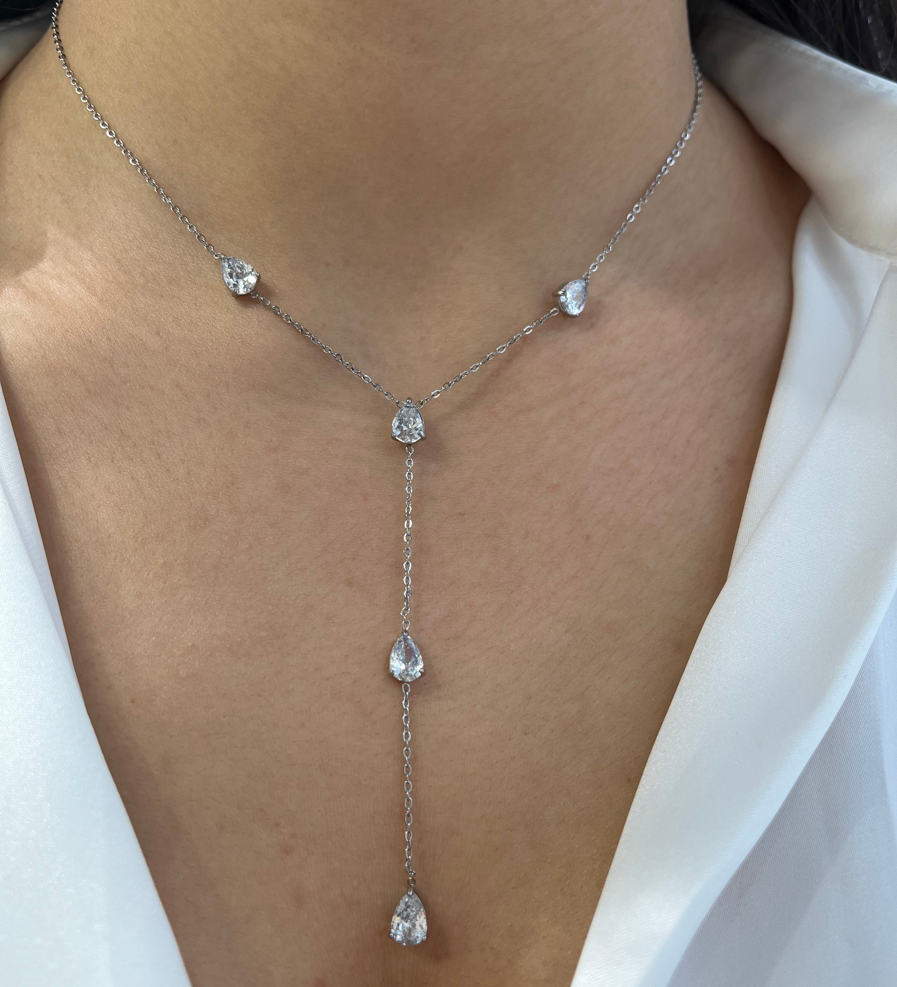 Collar Celeste Drop (disponible en oro o plata)