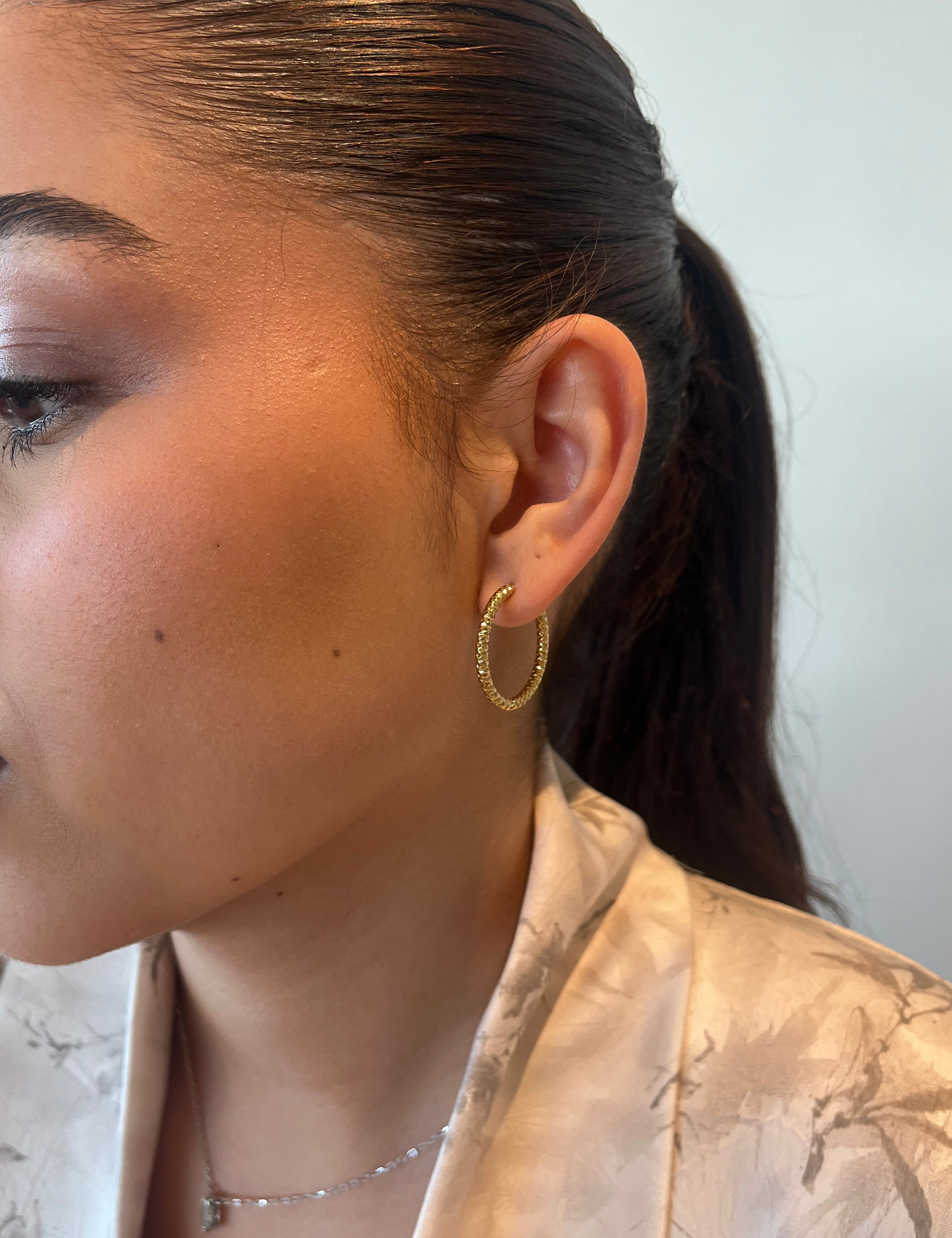 Boucle d’oreille Aura doré en acier inoxydable 316L Ordiajade, résistant à l’eau et hypoallergénique