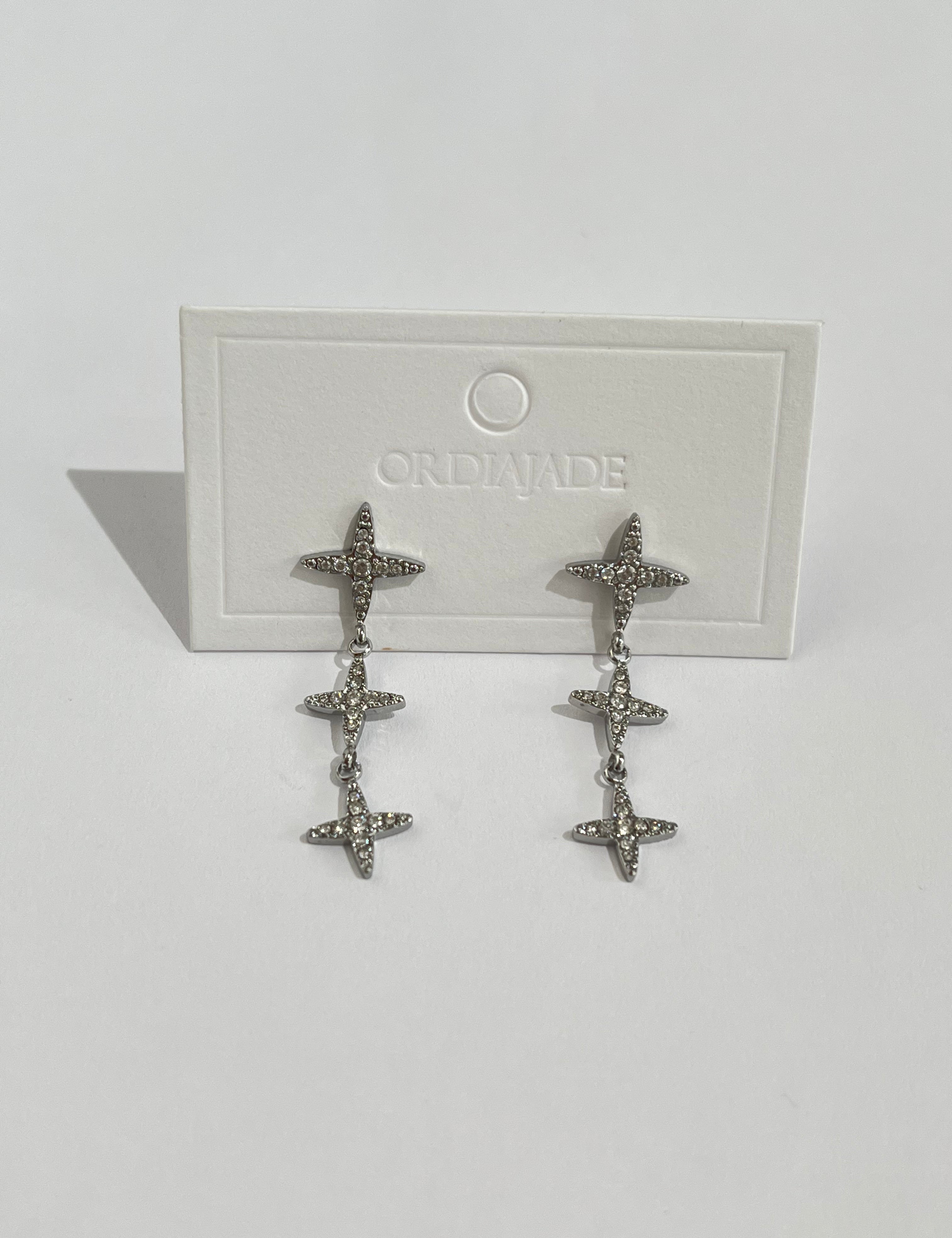 Boucles Hope argentées à trois étoiles, sur leur carte de présentation - Ordiajade
