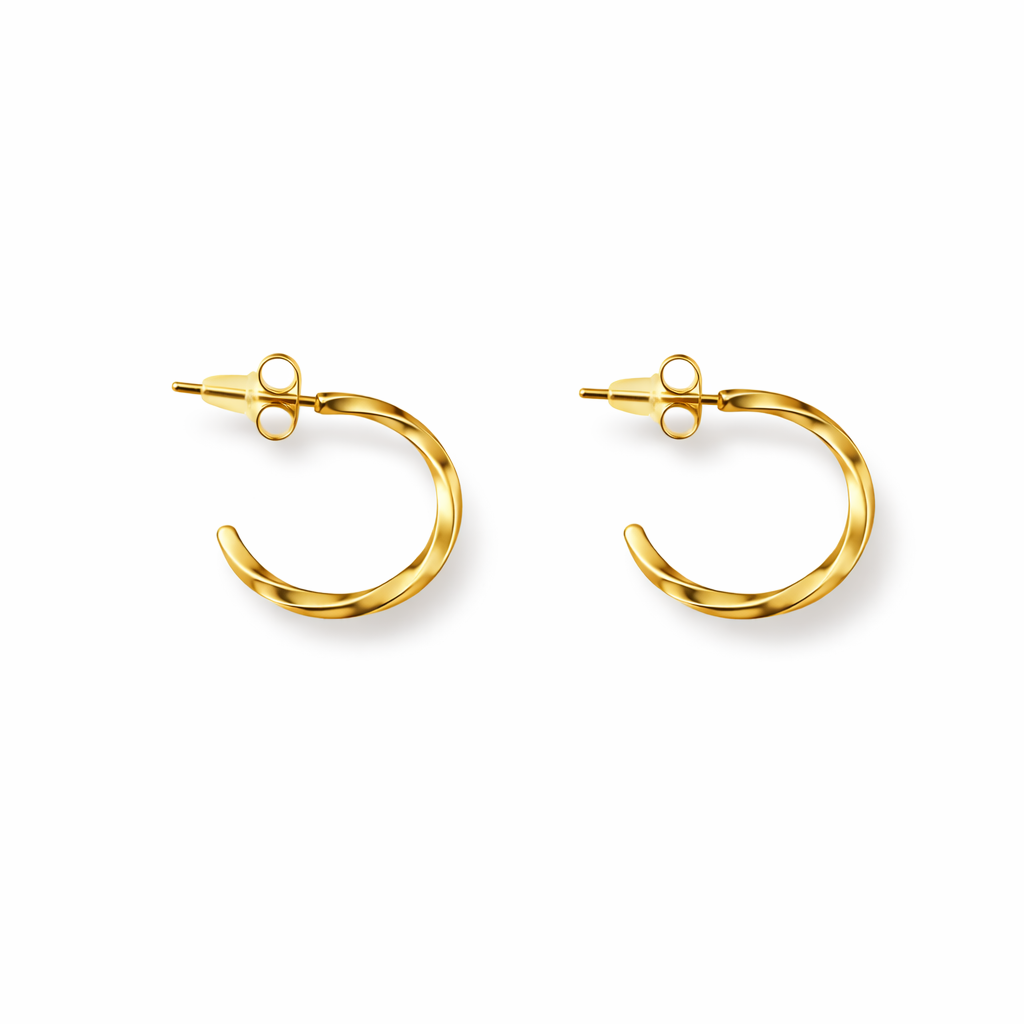 Boucles d'oreilles Sianna dorées, demi-créoles au relief ondulé, sur fond blanc - Ordiajade