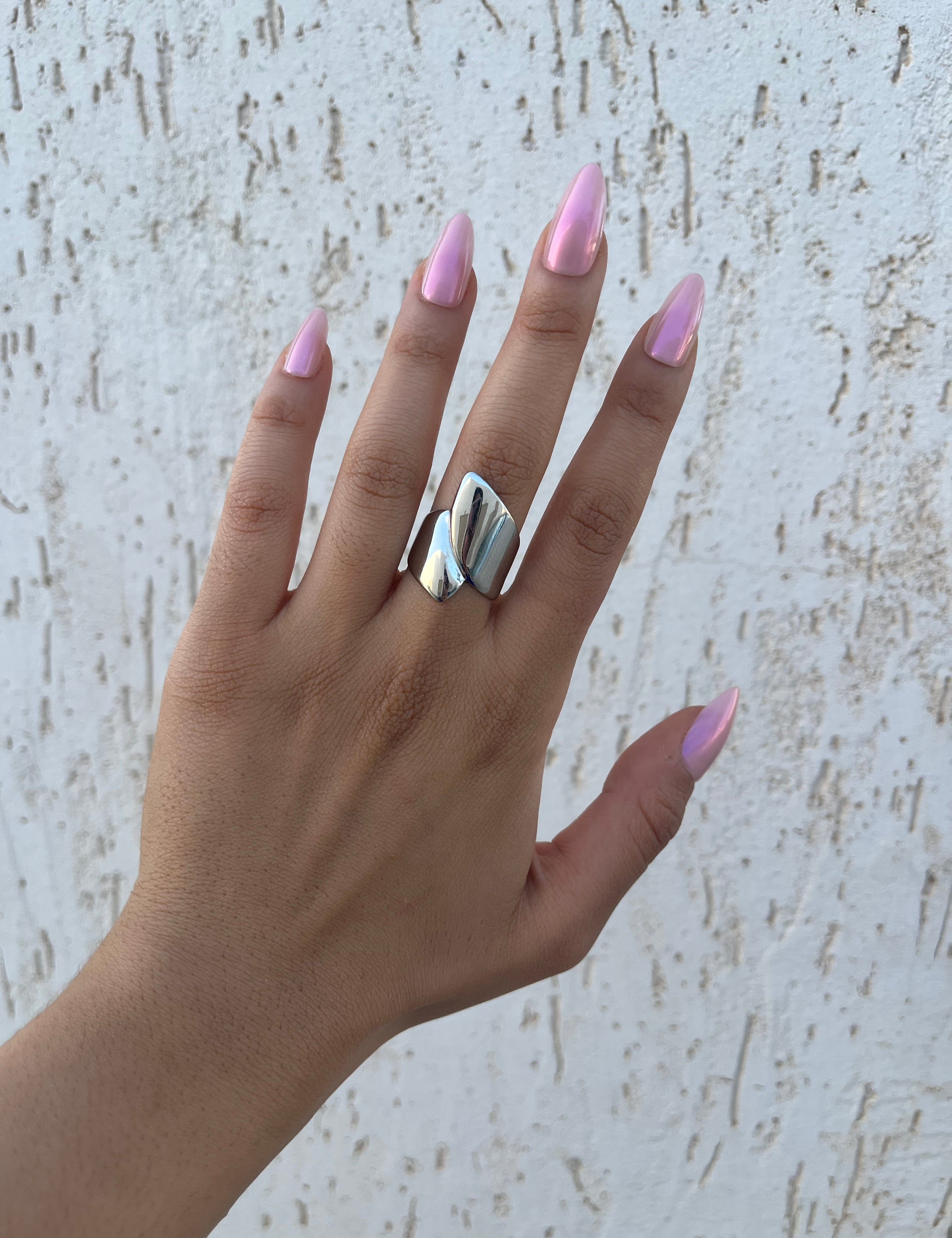 Bague Give Away argentée large portée au doigt - Ordiajade
