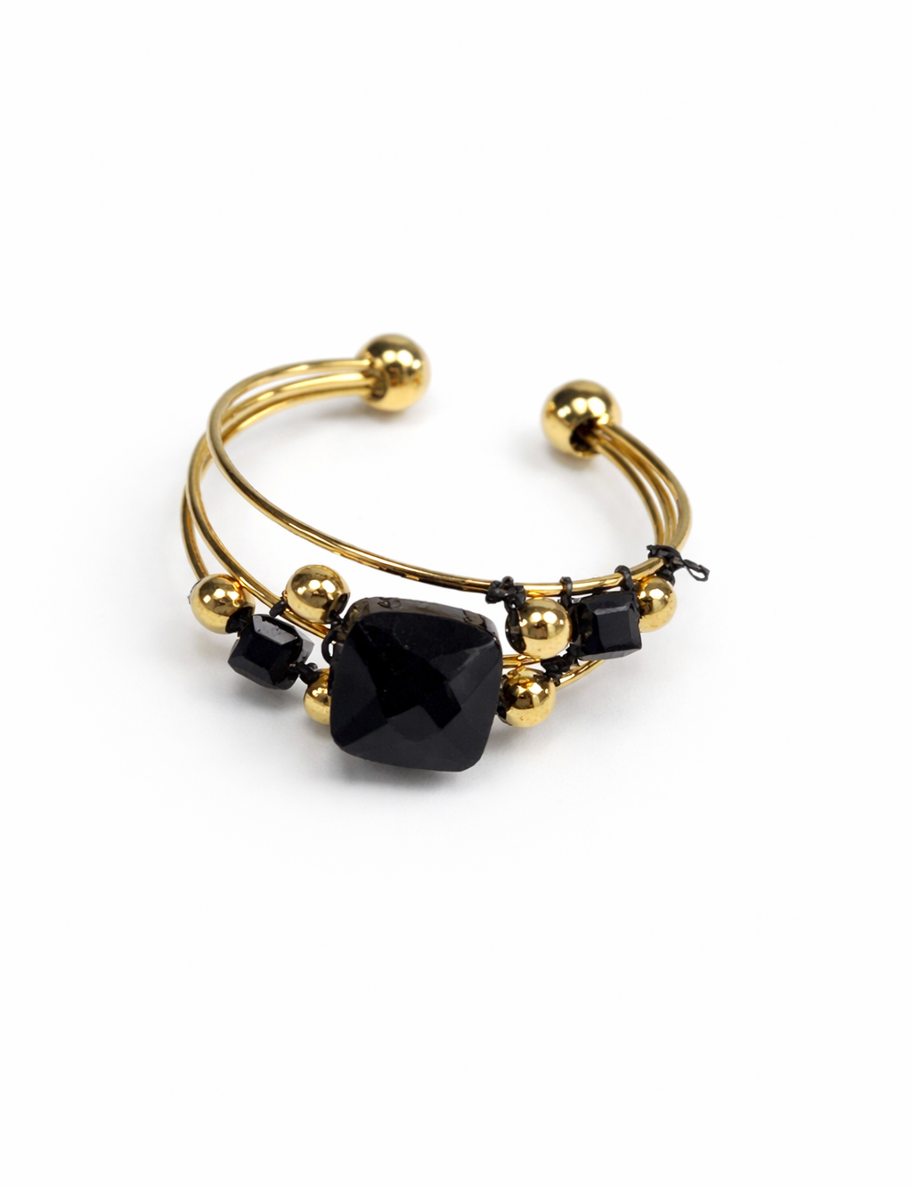 Bague Venise dorée ouverte sertie d'une pierre noire, sur fond blanc - Ordiajade