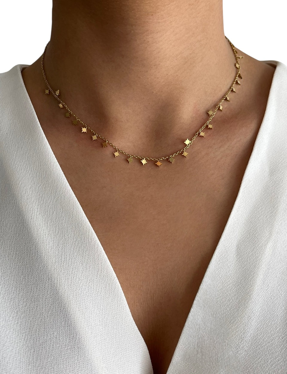 Collier Gloire doré à petites étoiles pendantes porté au cou - Ordiajade