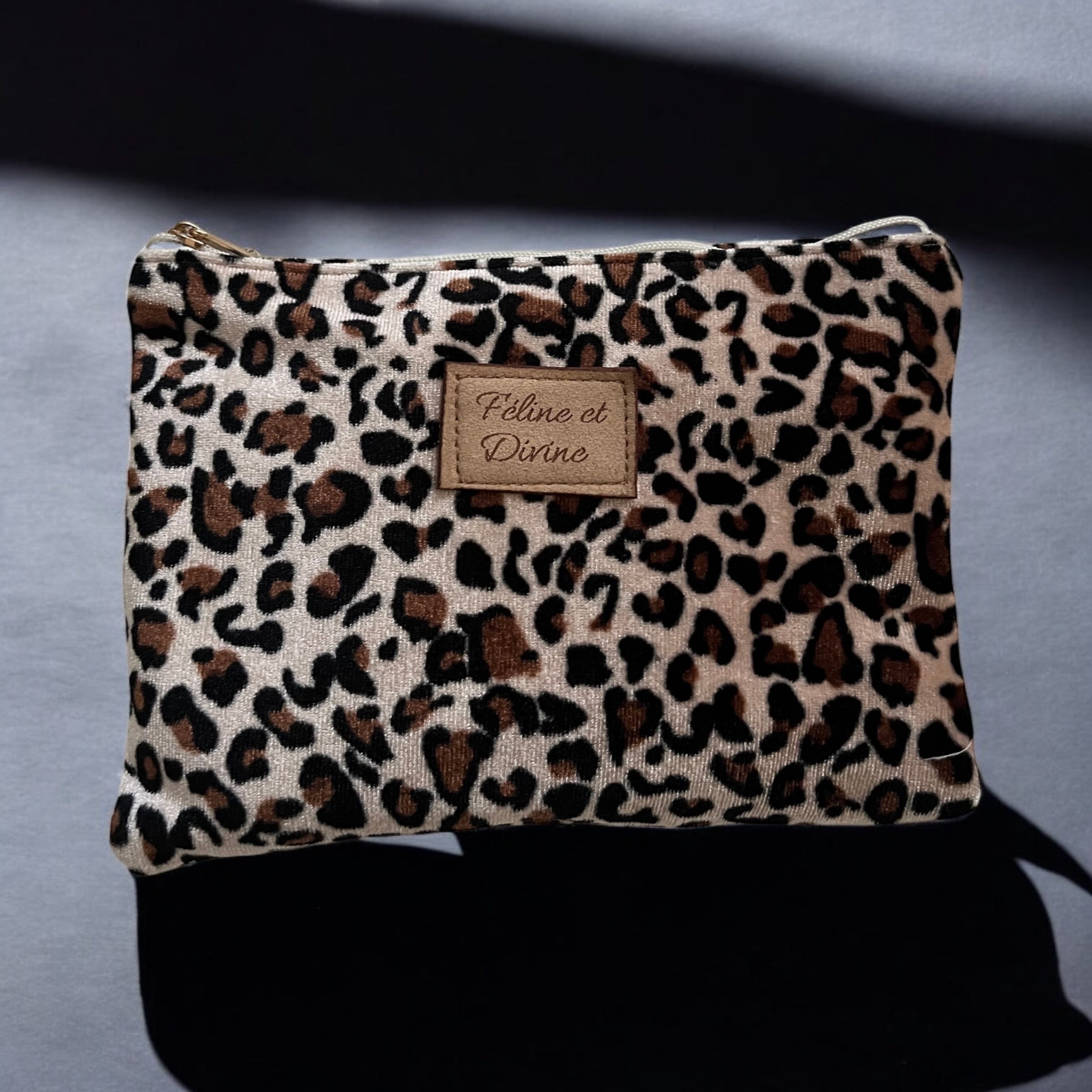 Pochette Léopard clair à imprimé léopard, sur fond sombre - Ordiajade