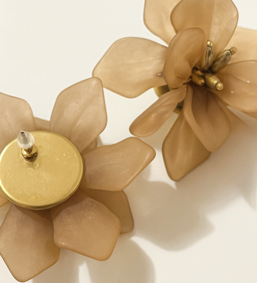 Boucle d’oreille Flowers Beige  doré en acier inoxydable 316L résistant à l’eau