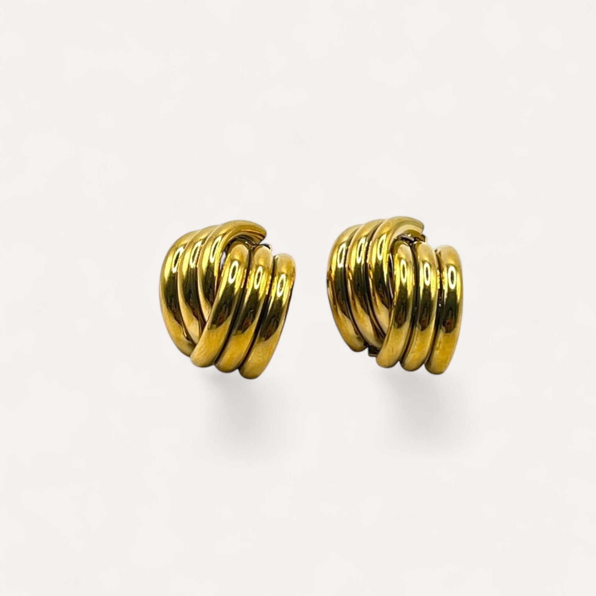 Boucles Sevi dorées en spirale serrée, sur fond clair - Ordiajade