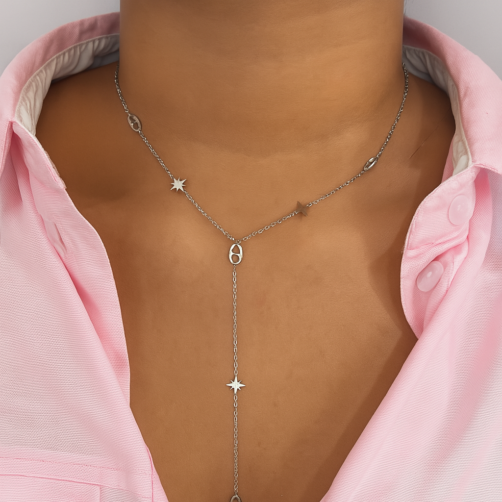 Collier en Y Halima argenté à petites étoiles porté au cou - Ordiajade
