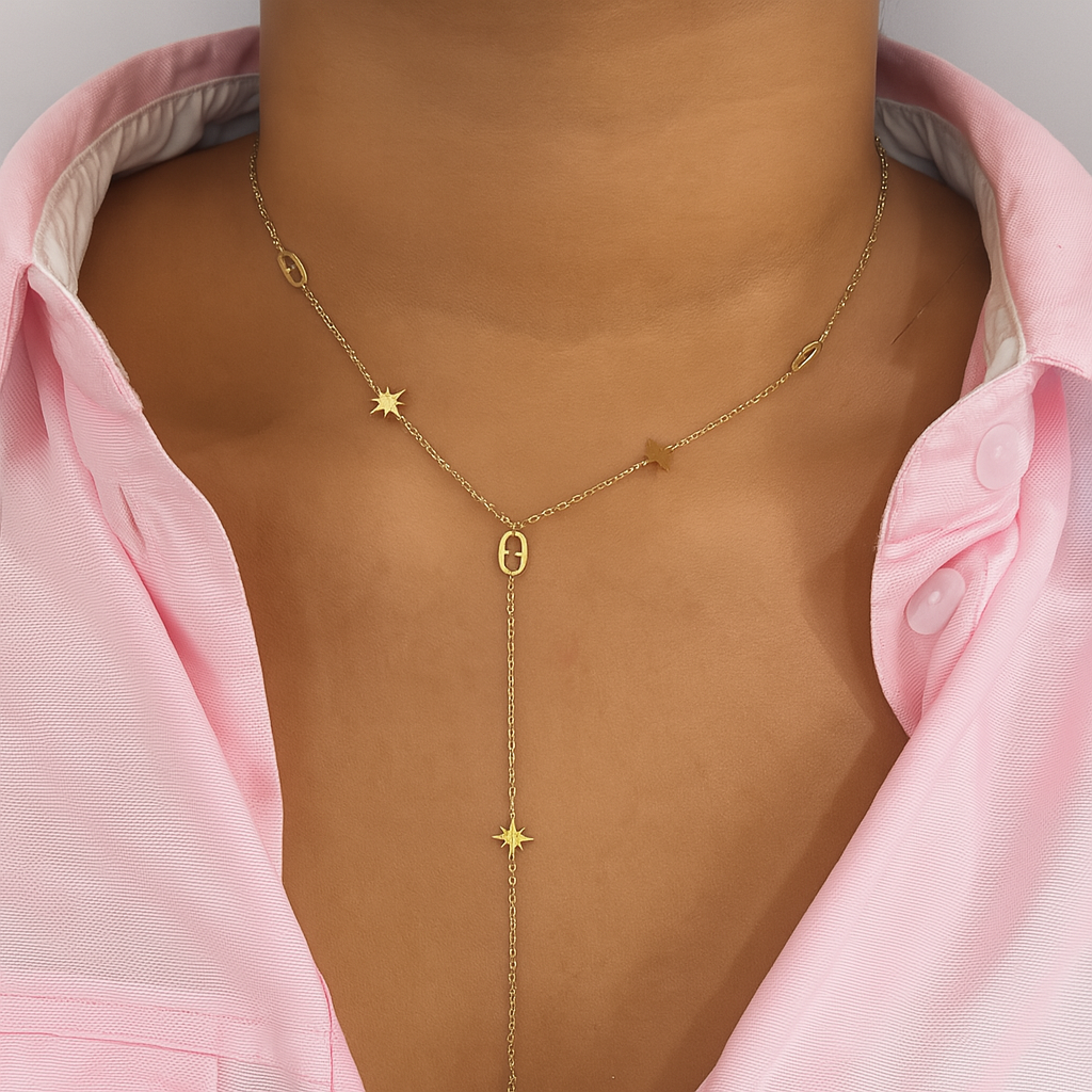 Collier en Y Halima doré à petites étoiles porté au cou - Ordiajade
