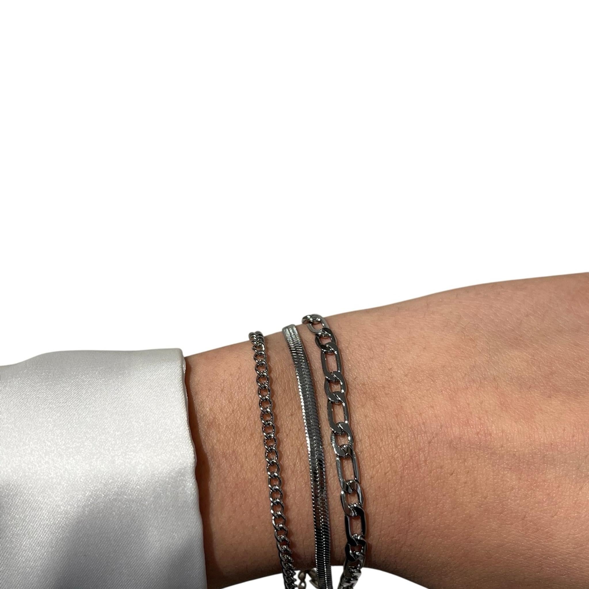 Bracelet Grâce argenté à trois rangs porté au poignet - Ordiajade