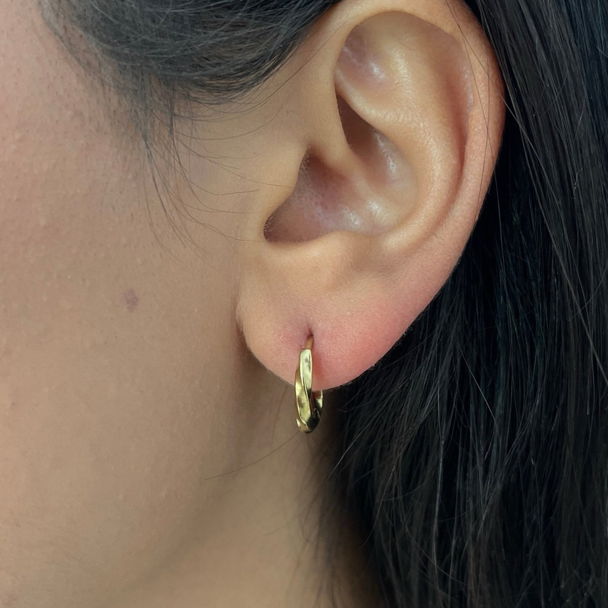 Boucle d’oreille Comète moyenne doré en acier inoxydable 316L résistant à l’eau