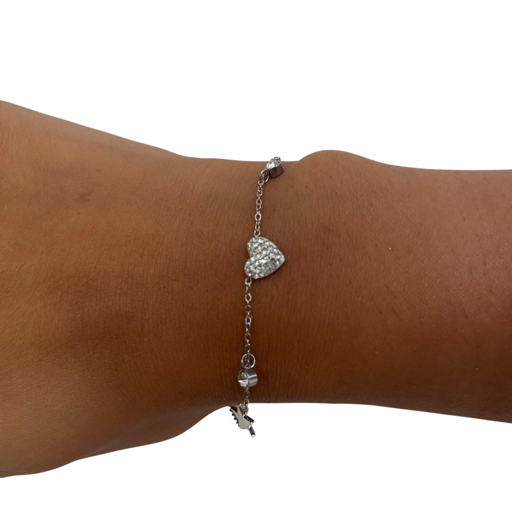 Bracelet Cœur d'Étoile argenté à cœur pavé, étoiles et pierres suspendues, porté - Ordiajade