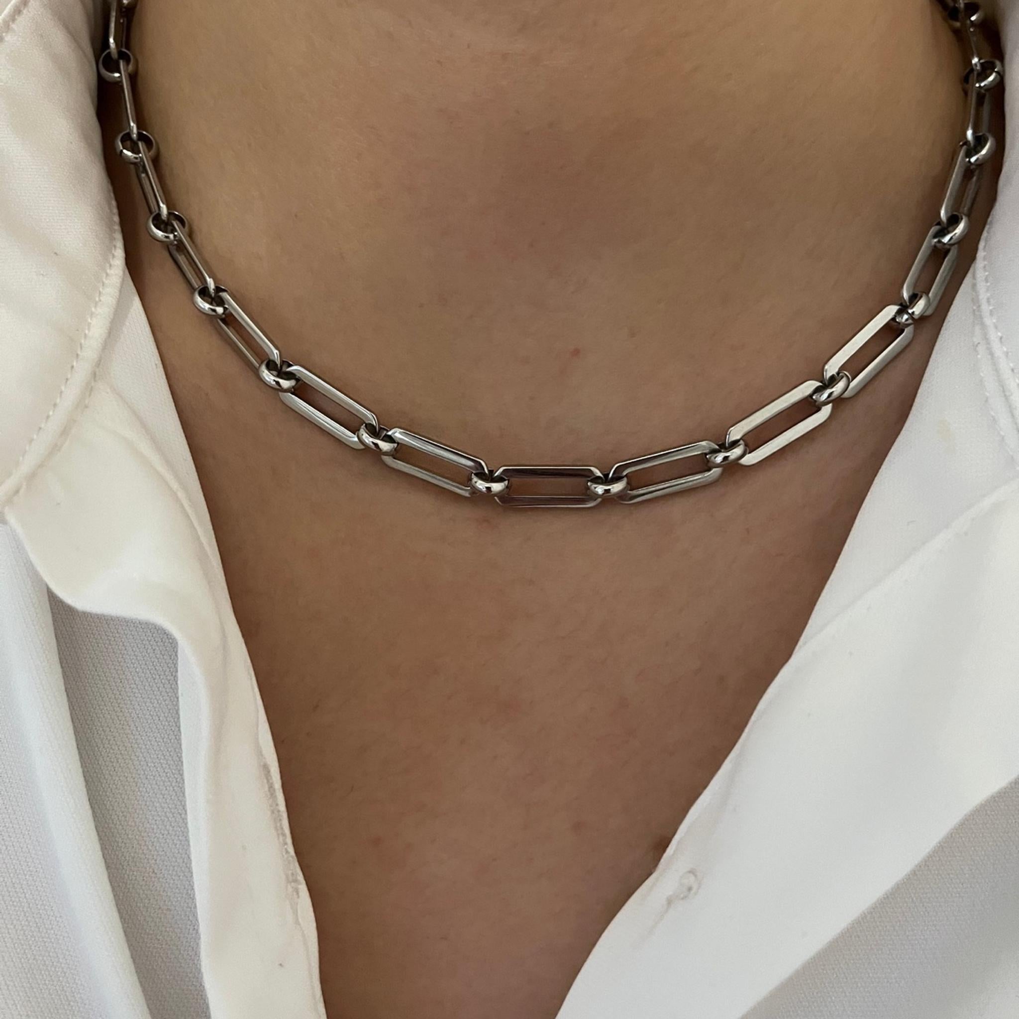 Collier Rock Chic argenté à grands maillons porté au cou - Ordiajade
