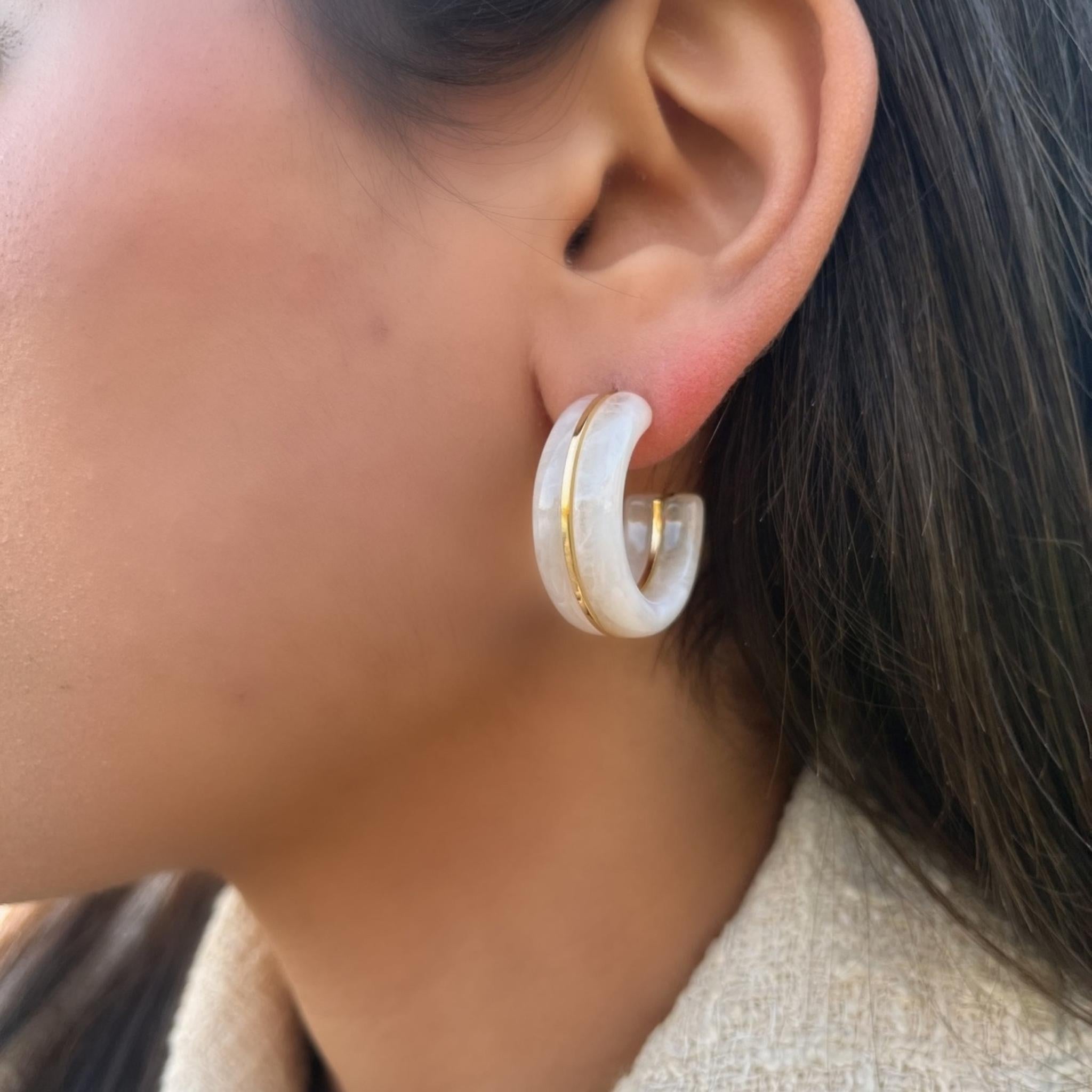 Boucle d’oreille Majesté doré blanc en acier inoxydable 316L Ordiajade, résistant à l’eau et hypoallergénique