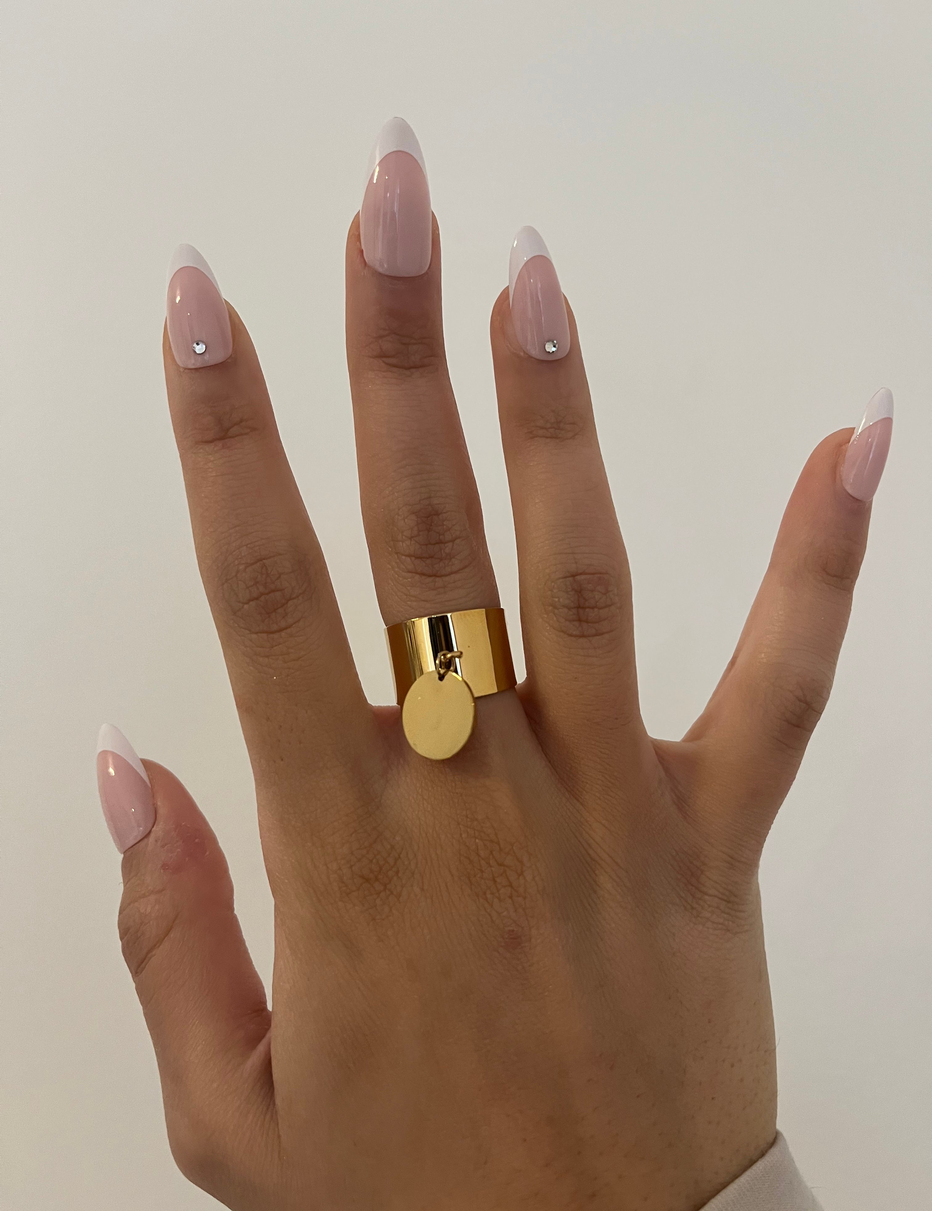 Bague Bonnie Ordiajade portee a la main