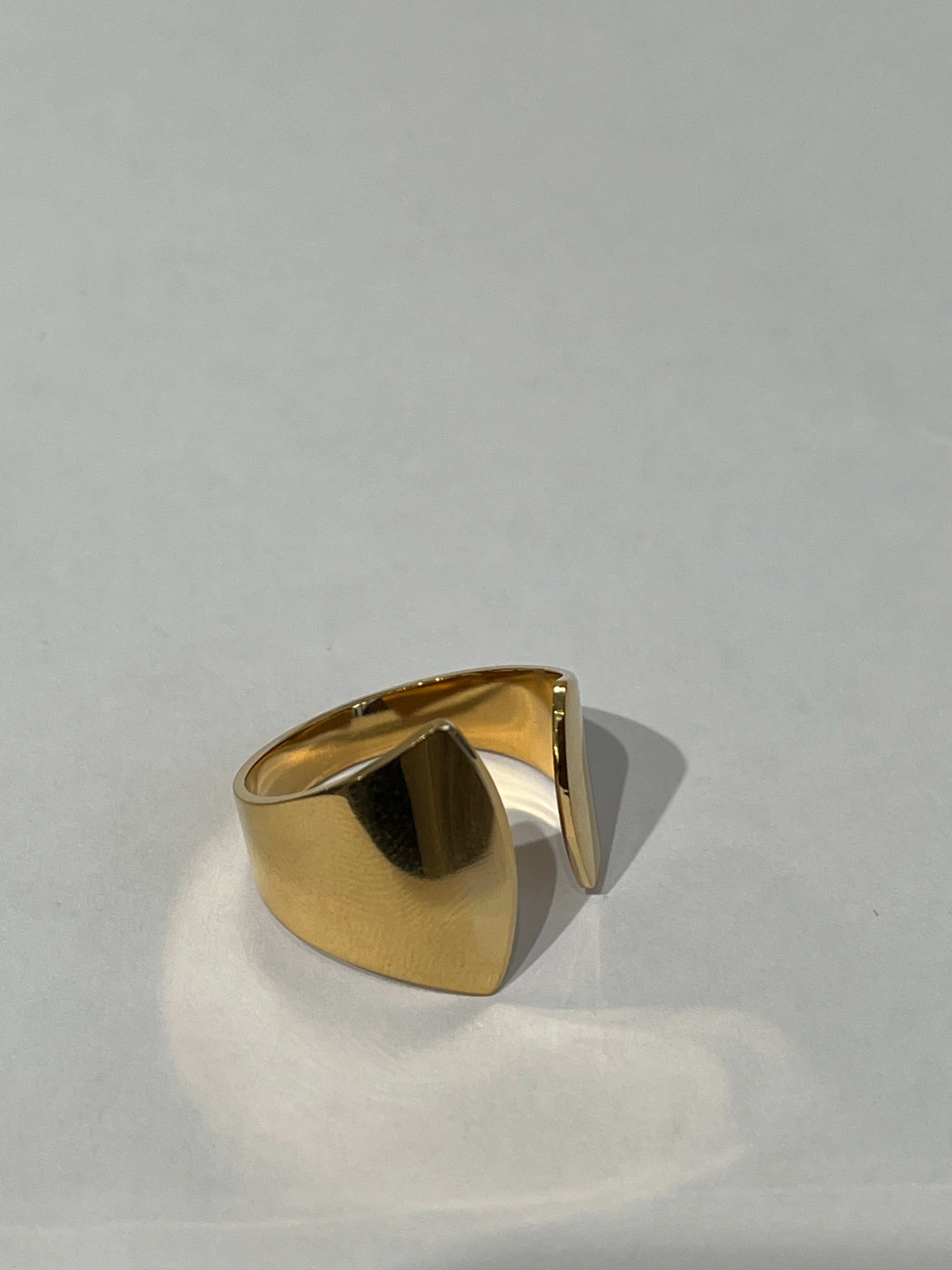 Bague ajustable Égérie dorée au style contemporain - Ordiajade