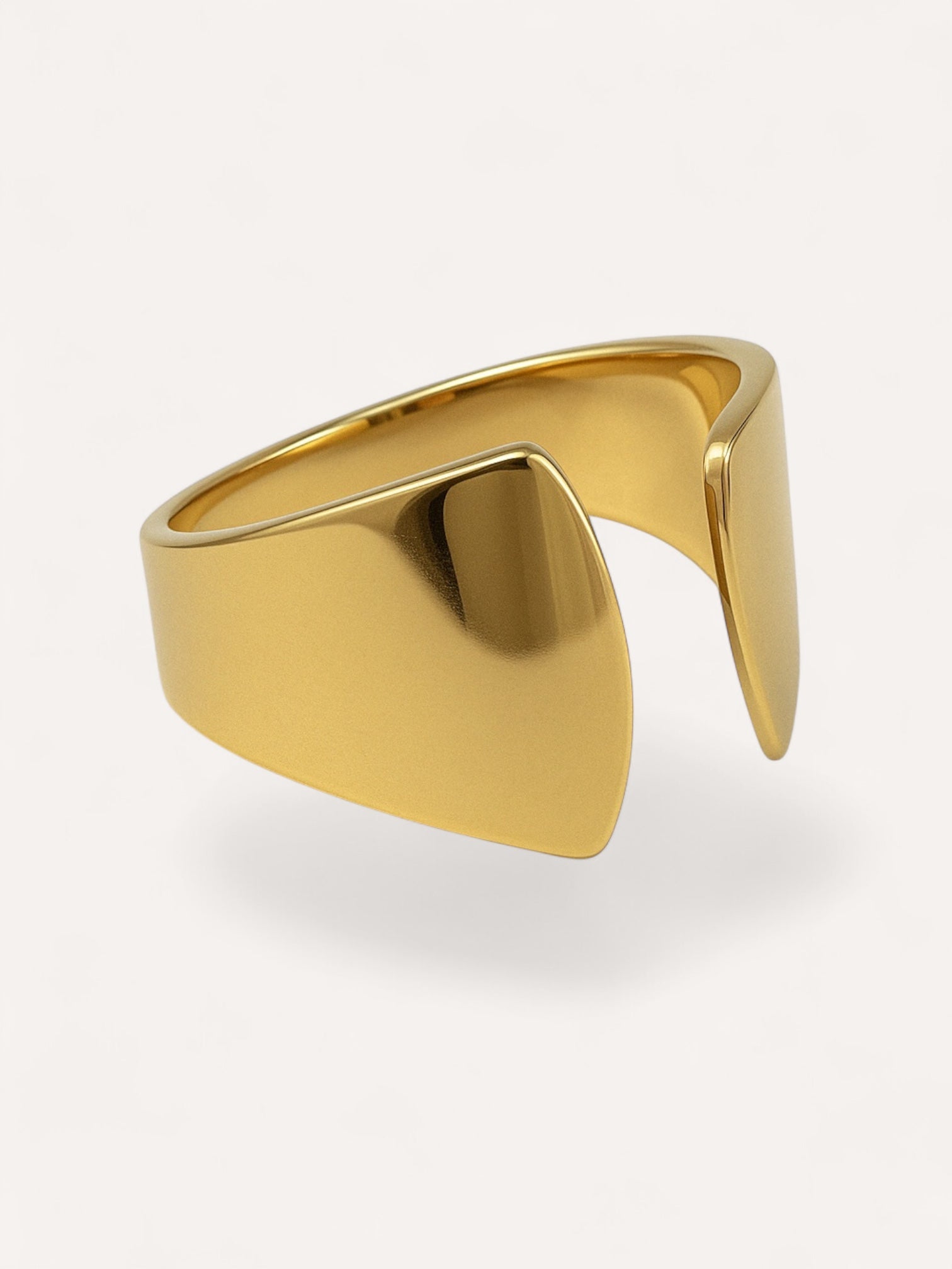Bague Égérie en acier inoxydable doré au design graphique et sculptural - Ordiajade