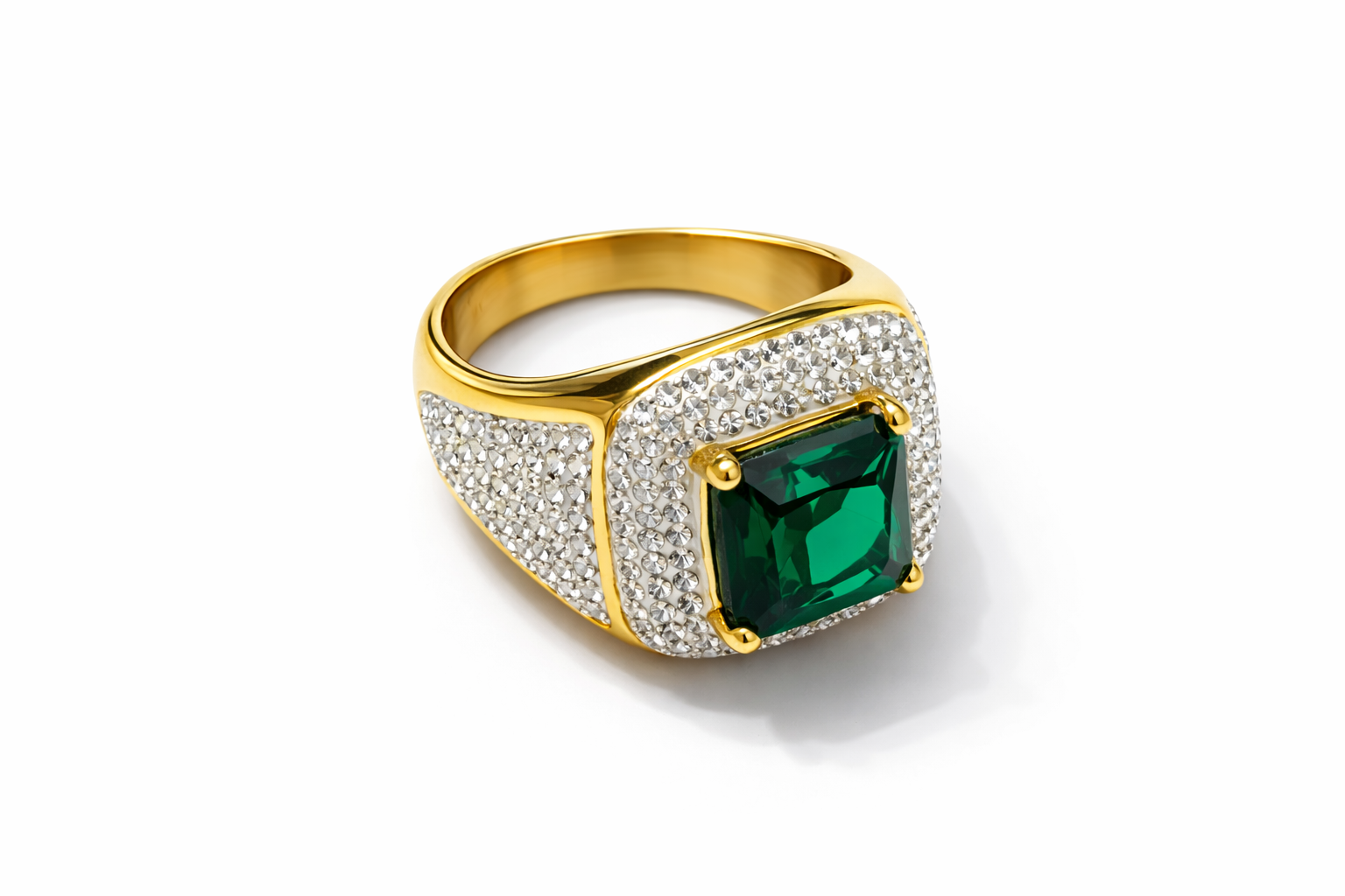 Bague Ginger dorée en acier inoxydable ornée d'une pierre  verte élégante