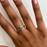 Bague Good en acier inoxydable argenté portée au doigt - Ordiajade