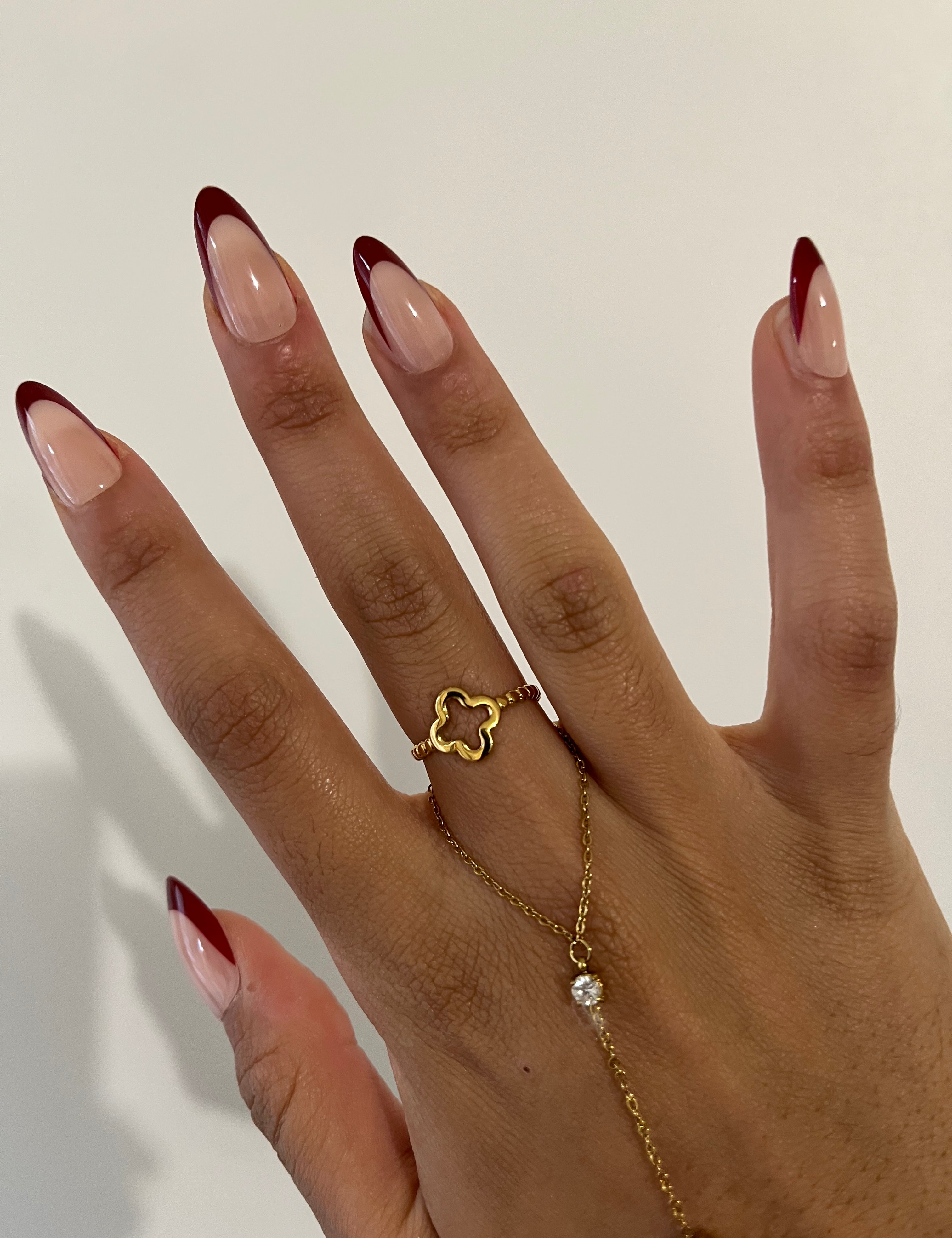 Bague Good en acier inoxydable doré portée au doigt - Ordiajade