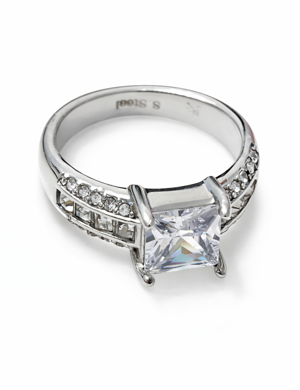 Bague Innocente style solitaire en acier inoxydable argenté - Ordiajade