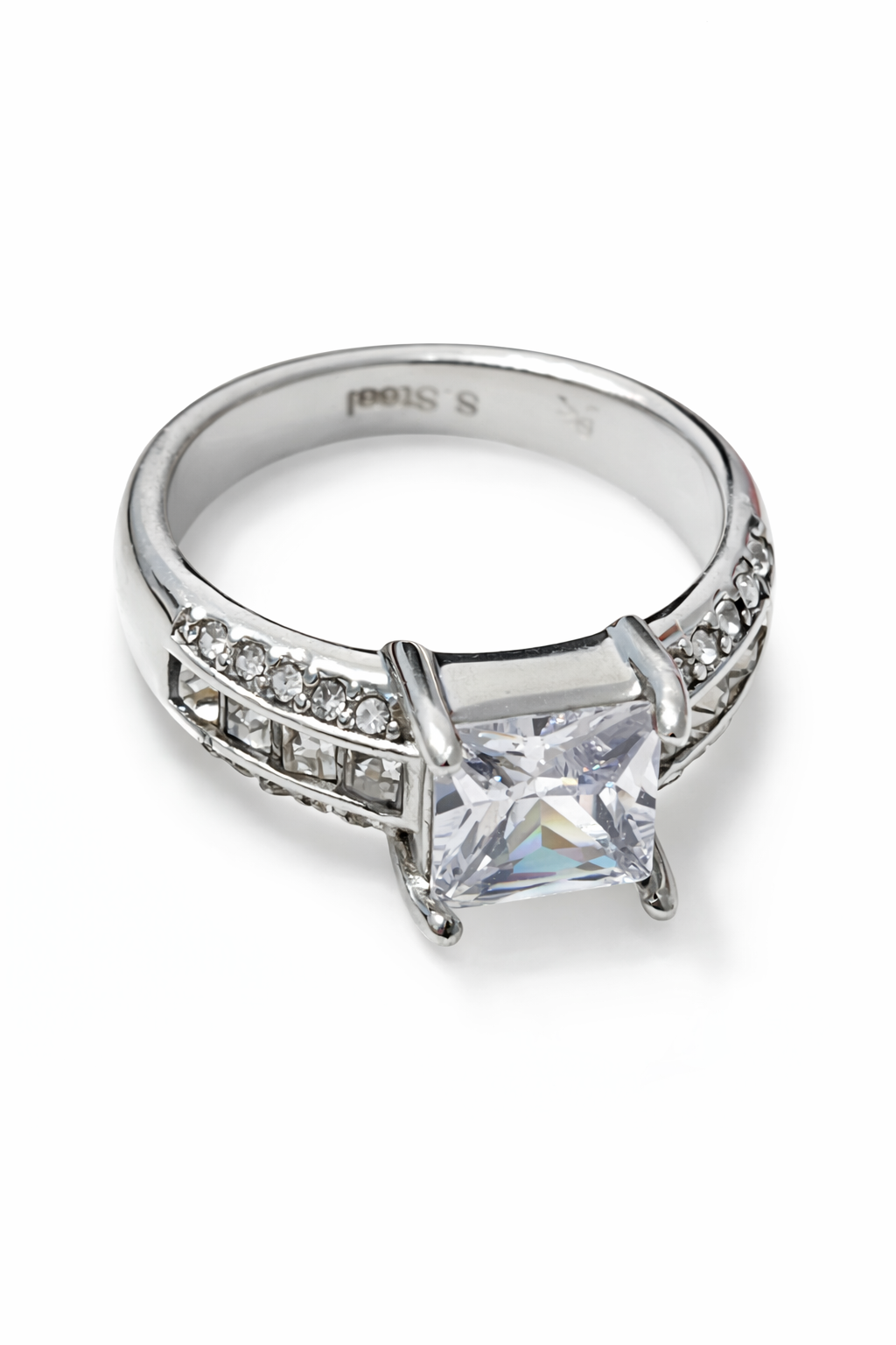 Bague Innocente style solitaire en acier inoxydable argenté - Ordiajade