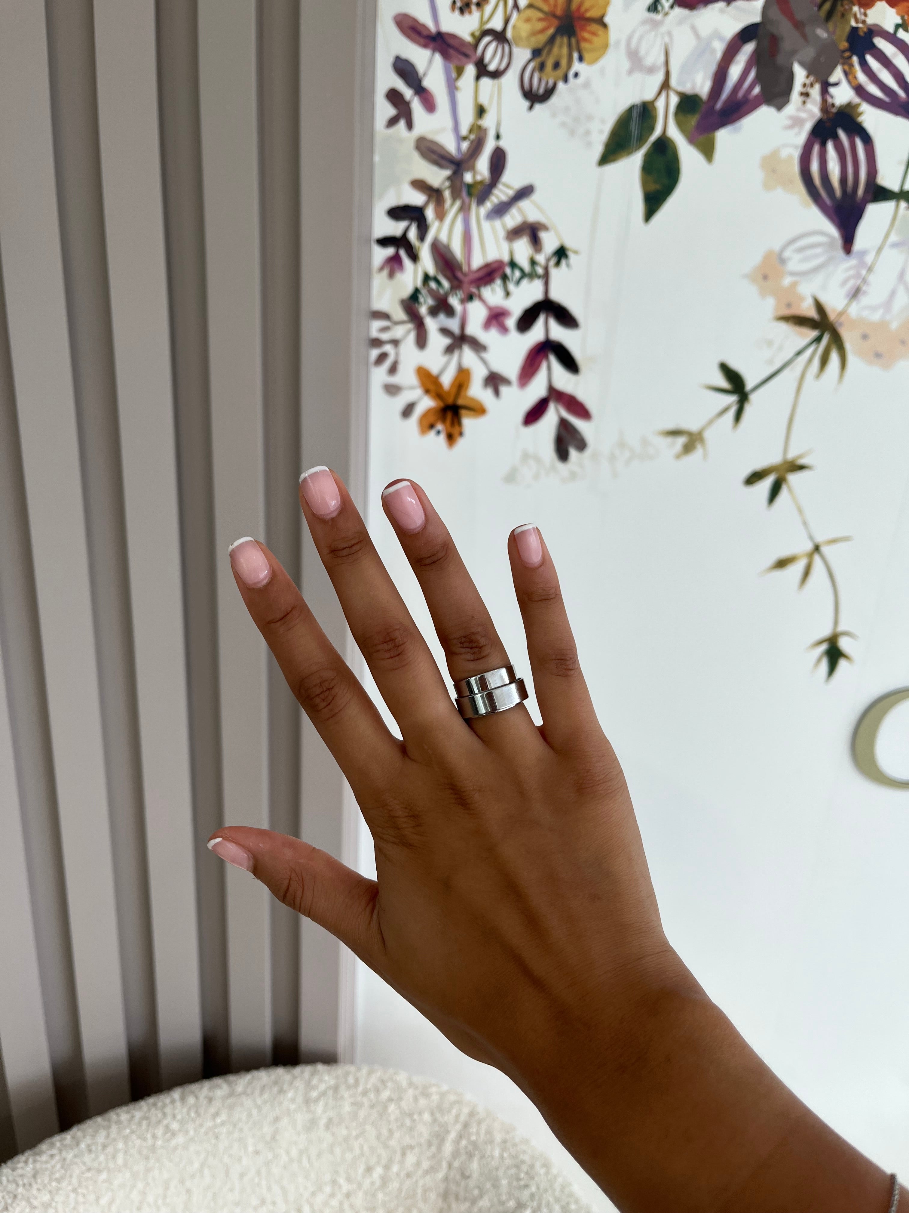Bague Like Me argentée ajustable portée à la main - Ordiajade