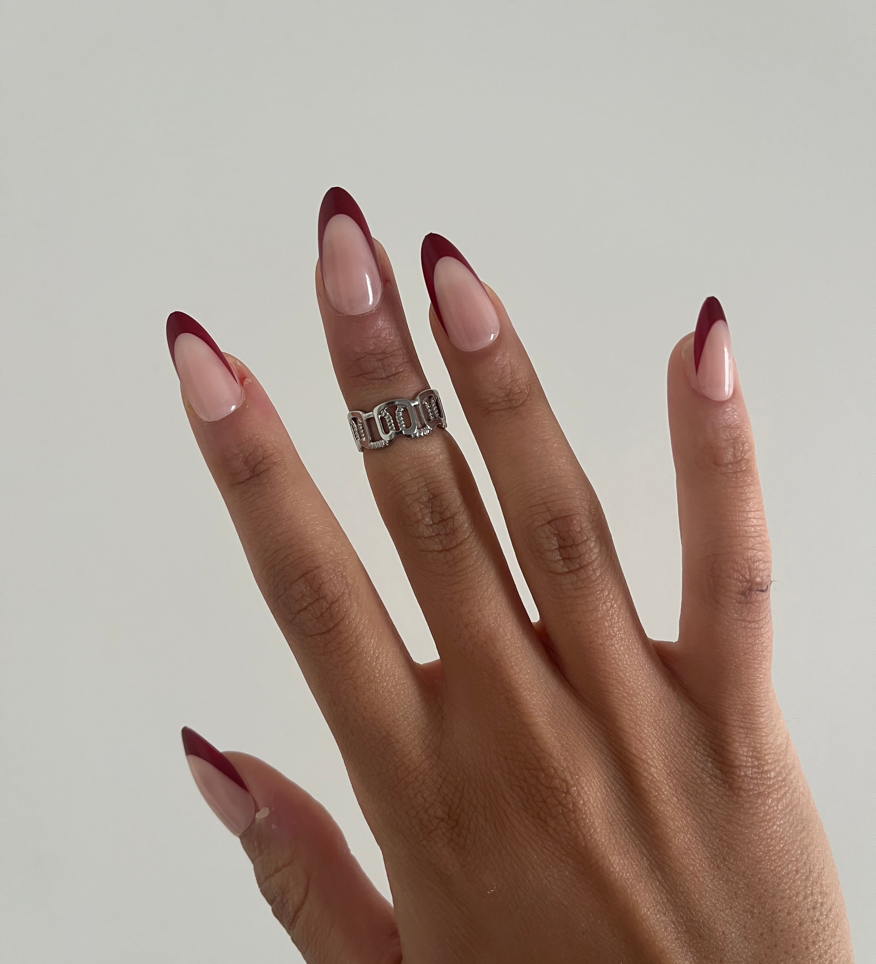 Bague de phalange Huna en acier inoxydable argenté portée à la main - Ordiajade