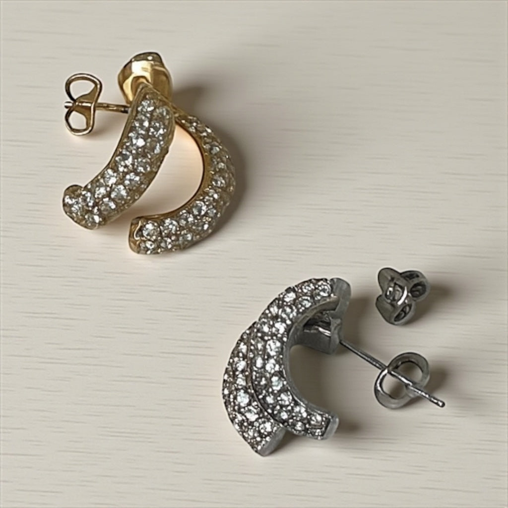 Paires de boucles d'oreilles demi-créoles Adonis dorées et argentées présentées à plat côté tiges - Ordiajade