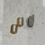 Paires de boucles d'oreilles créoles rectangulaires Hestia dorées et argentées présentées à plat - Ordiajade