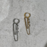Paire de boucles d'oreilles pendantes Yamina avec cristaux brillants sur fond blanc - Ordiajade