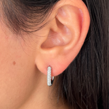 Boucles d'oreilles argenté  Dania portées par une femme Ordiajade