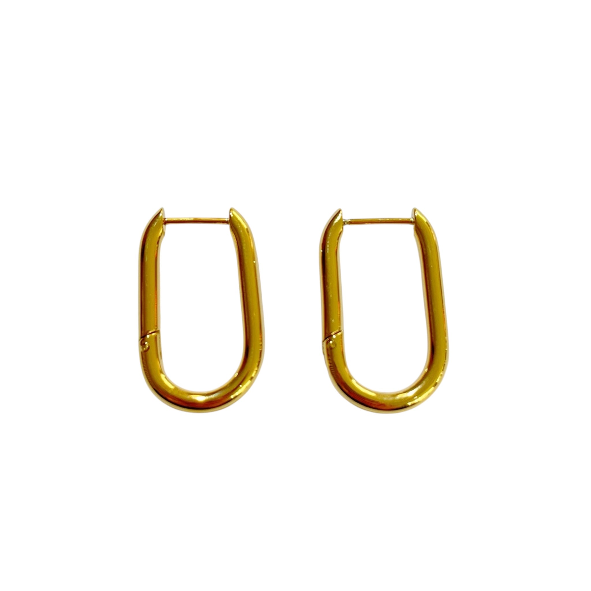 Boucles d'oreilles créoles rectangles dorées modèle Karen en acier inoxydable waterproof.